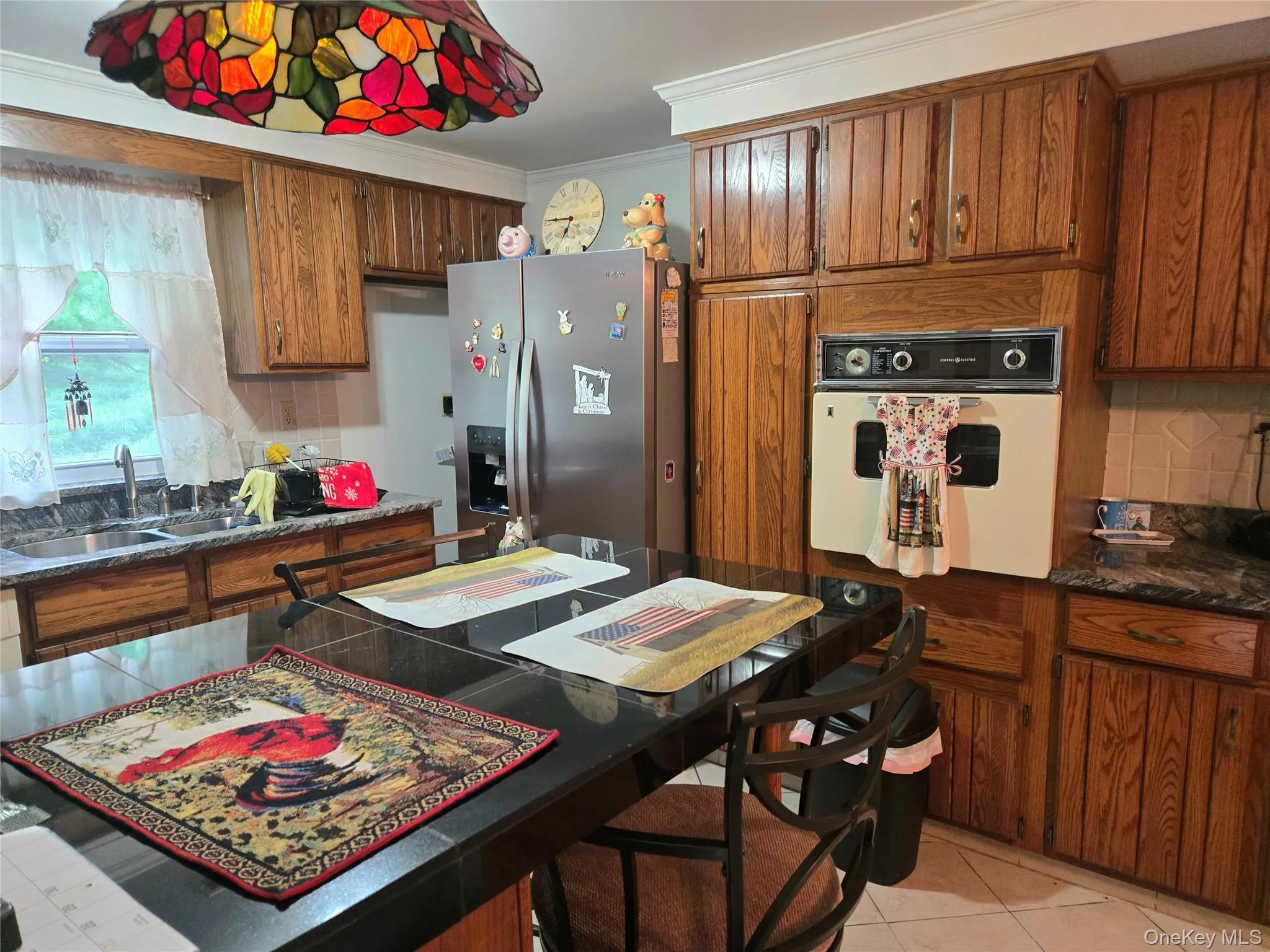 Another view of Eat in Kitchen! Another view of Eat in Kitchen!