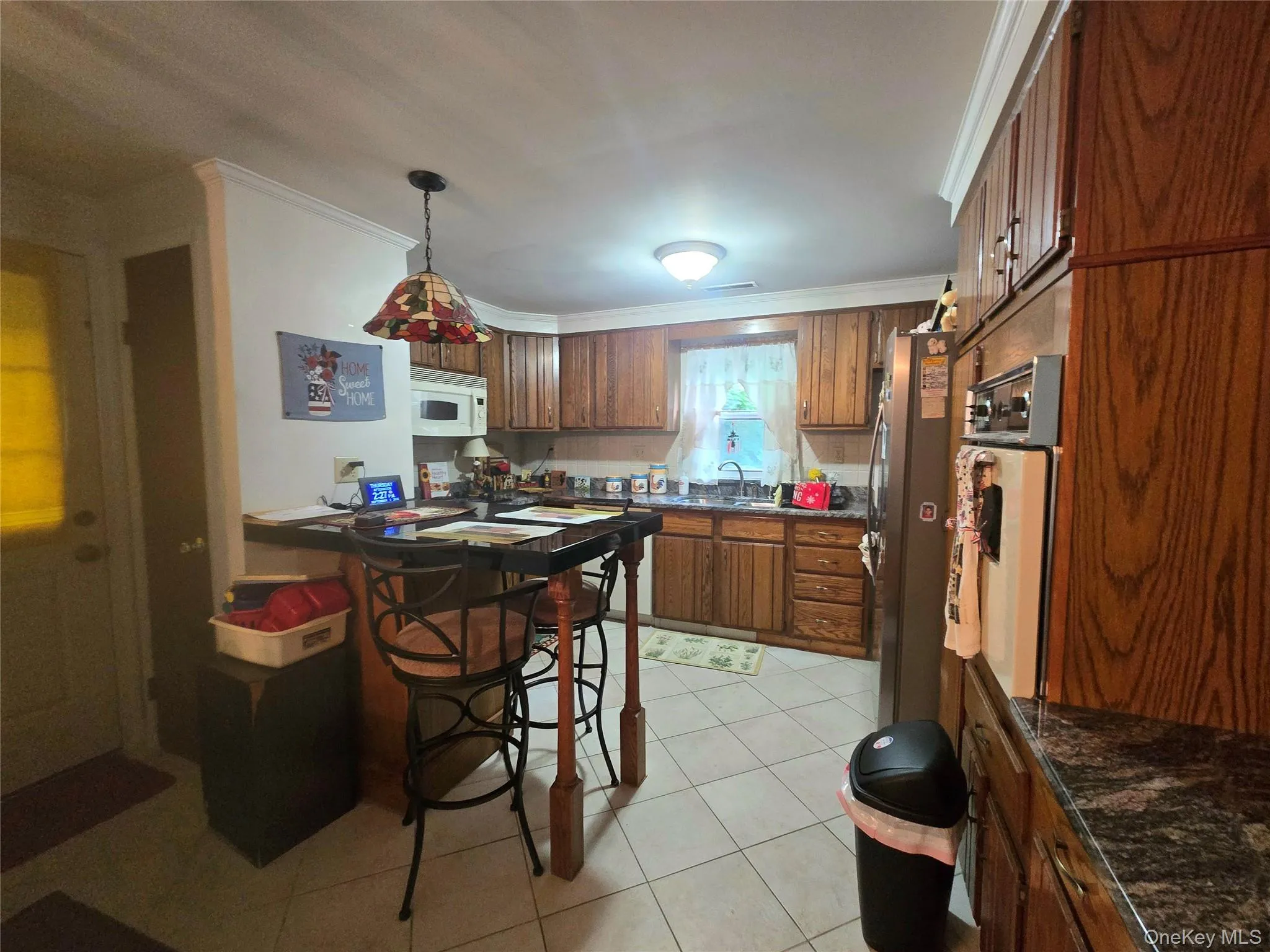 Eat in kitchen! Eat in kitchen!