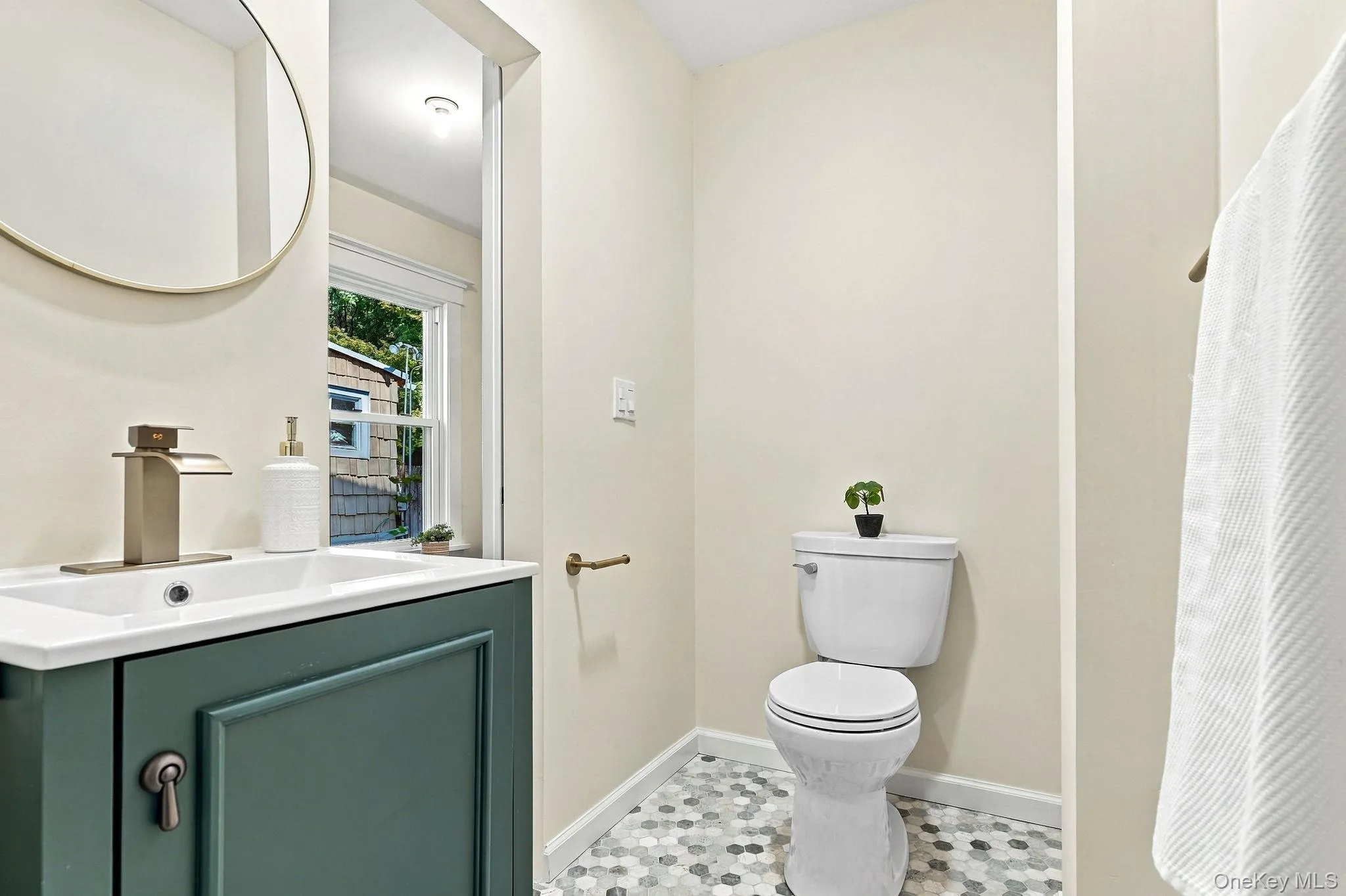 Fully renovated bathroom on the ground floor Fully renovated bathroom on the ground floor