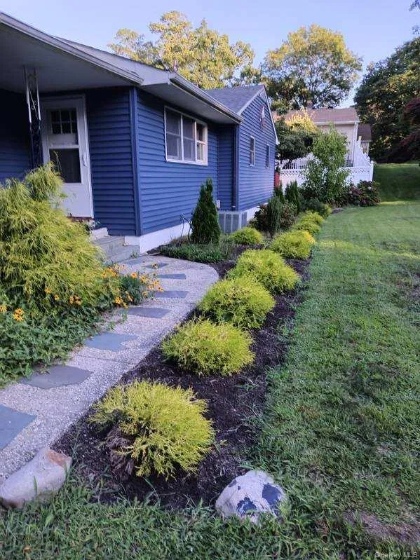 86 Hulse Avenue, Riverhead, NY, 3 Bedrooms Bedrooms, 6 Rooms Rooms,2 BathroomsBathrooms,Residential,For Rent,Hulse,0,1046283 86 Hulse Avenue, Riverhead, NY, 3 Bedrooms Bedrooms, 6 Rooms Rooms,2 BathroomsBathrooms,Residential,For Rent,Hulse,0,1046283
