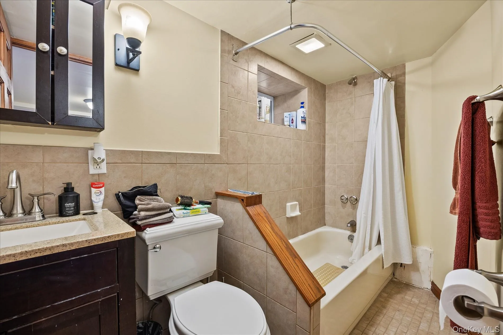 6731 52nd Road, New York, NY, 4 Bedrooms Bedrooms, 9 Rooms Rooms,2 BathroomsBathrooms,Residential,For Rent,52nd,0,1046289 6731 52nd Road, New York, NY, 4 Bedrooms Bedrooms, 9 Rooms Rooms,2 BathroomsBathrooms,Residential,For Rent,52nd,0,1046289