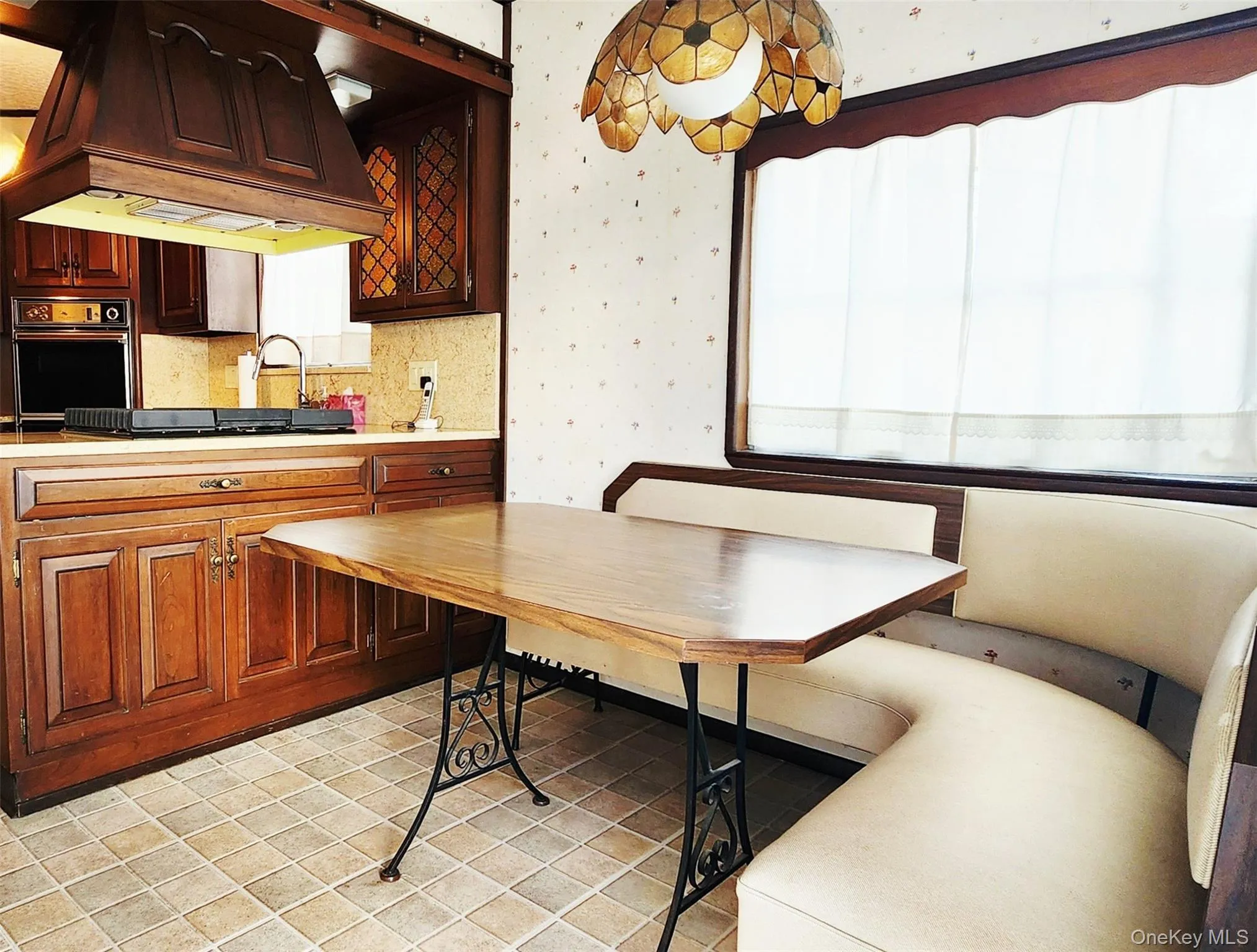 Breakfast Nook and Kitchen with Access to Backyard Breakfast Nook and Kitchen with Access to Backyard