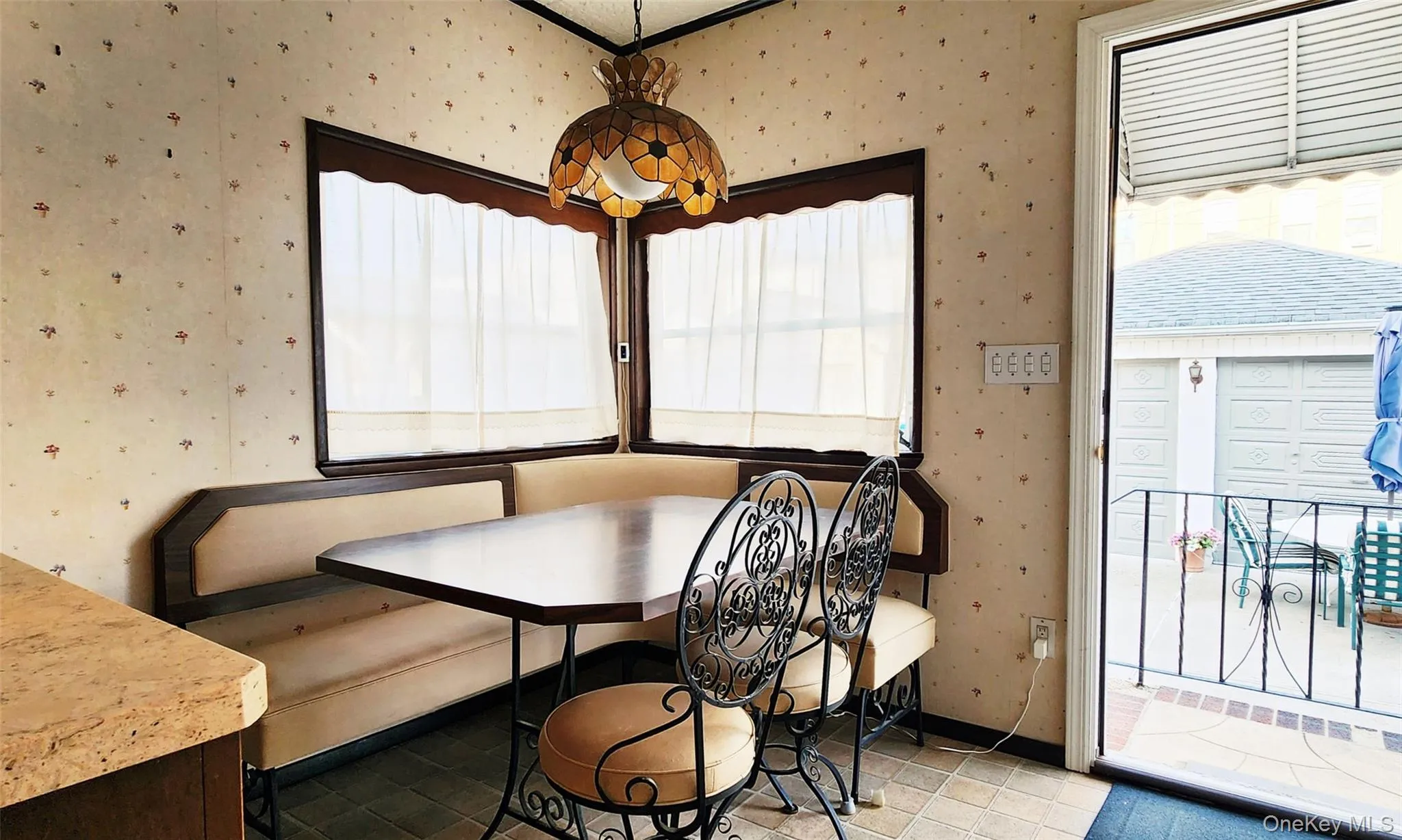 Breakfast Nook and Kitchen with Access to Backyard Breakfast Nook and Kitchen with Access to Backyard