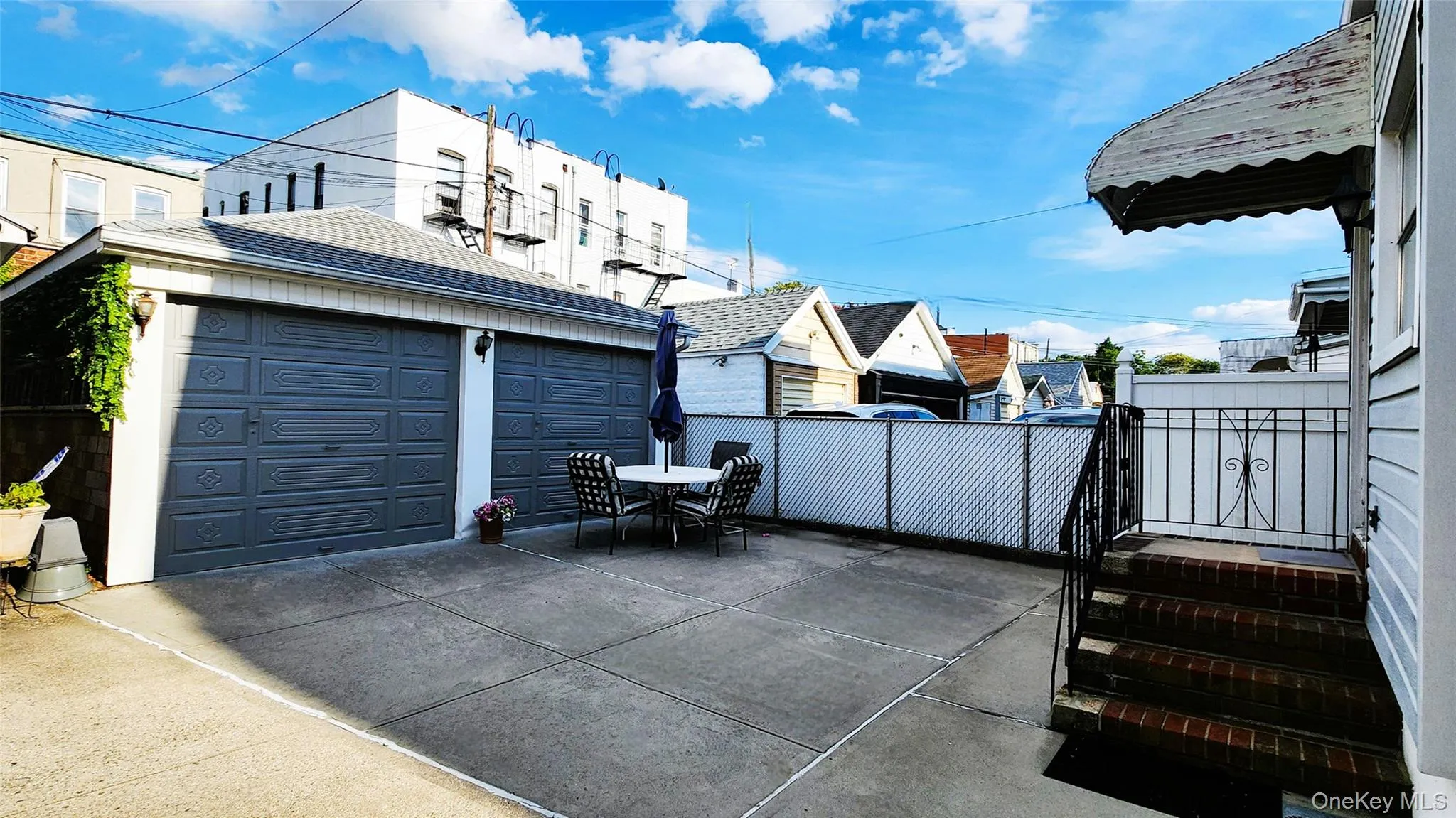 2-Car Garage and Backyard (Parking for 3 Cars) 2-Car Garage and Backyard (Parking for 3 Cars)