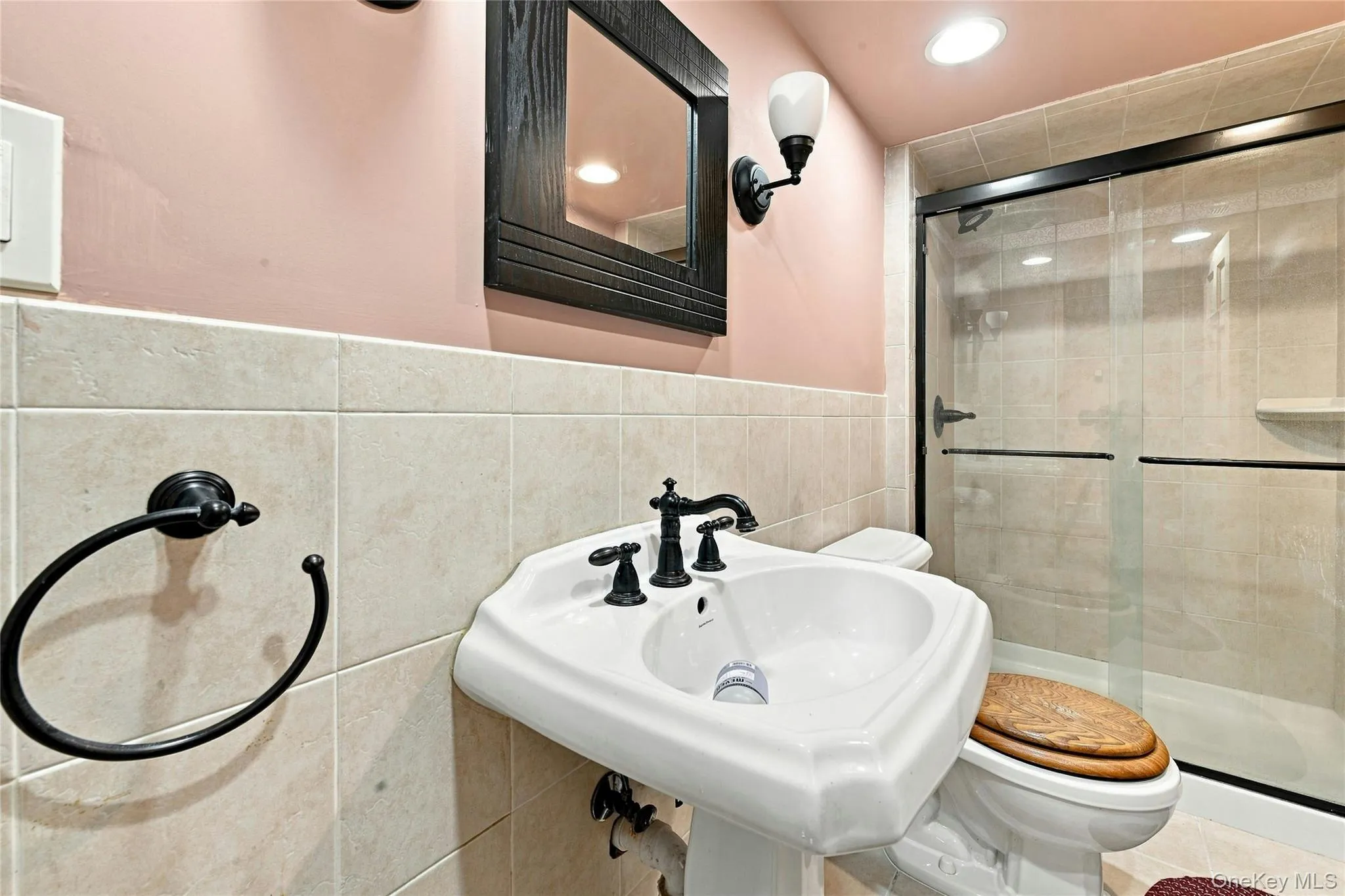 Full Bathroom Full Bathroom