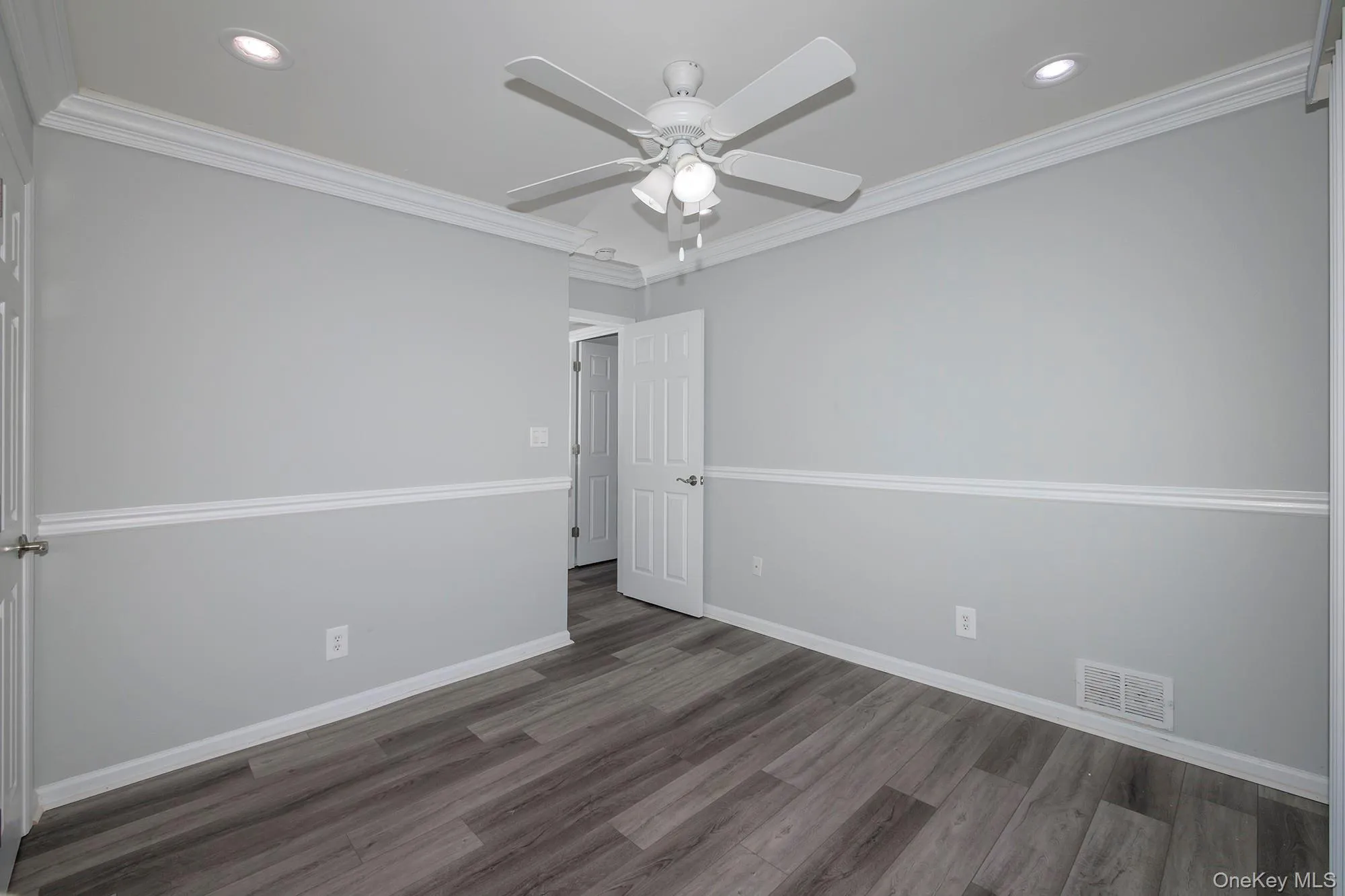 7-2B Dark Hollow Road, Brookhaven, NY, 2 Bedrooms Bedrooms, 5 Rooms Rooms,1 BathroomBathrooms,Residential Lease,For Rent,Dark Hollow,0,1046316 7-2B Dark Hollow Road, Brookhaven, NY, 2 Bedrooms Bedrooms, 5 Rooms Rooms,1 BathroomBathrooms,Residential Lease,For Rent,Dark Hollow,0,1046316