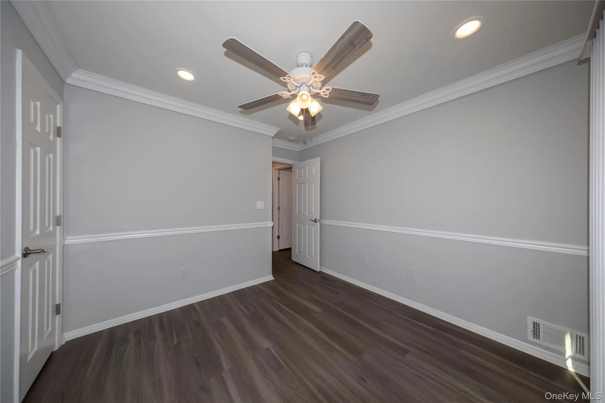1-2B Dark Hollow Road, Brookhaven, NY, 2 Bedrooms Bedrooms, 5 Rooms Rooms,1 BathroomBathrooms,Residential Lease,For Rent,Dark Hollow,0,1046318 1-2B Dark Hollow Road, Brookhaven, NY, 2 Bedrooms Bedrooms, 5 Rooms Rooms,1 BathroomBathrooms,Residential Lease,For Rent,Dark Hollow,0,1046318