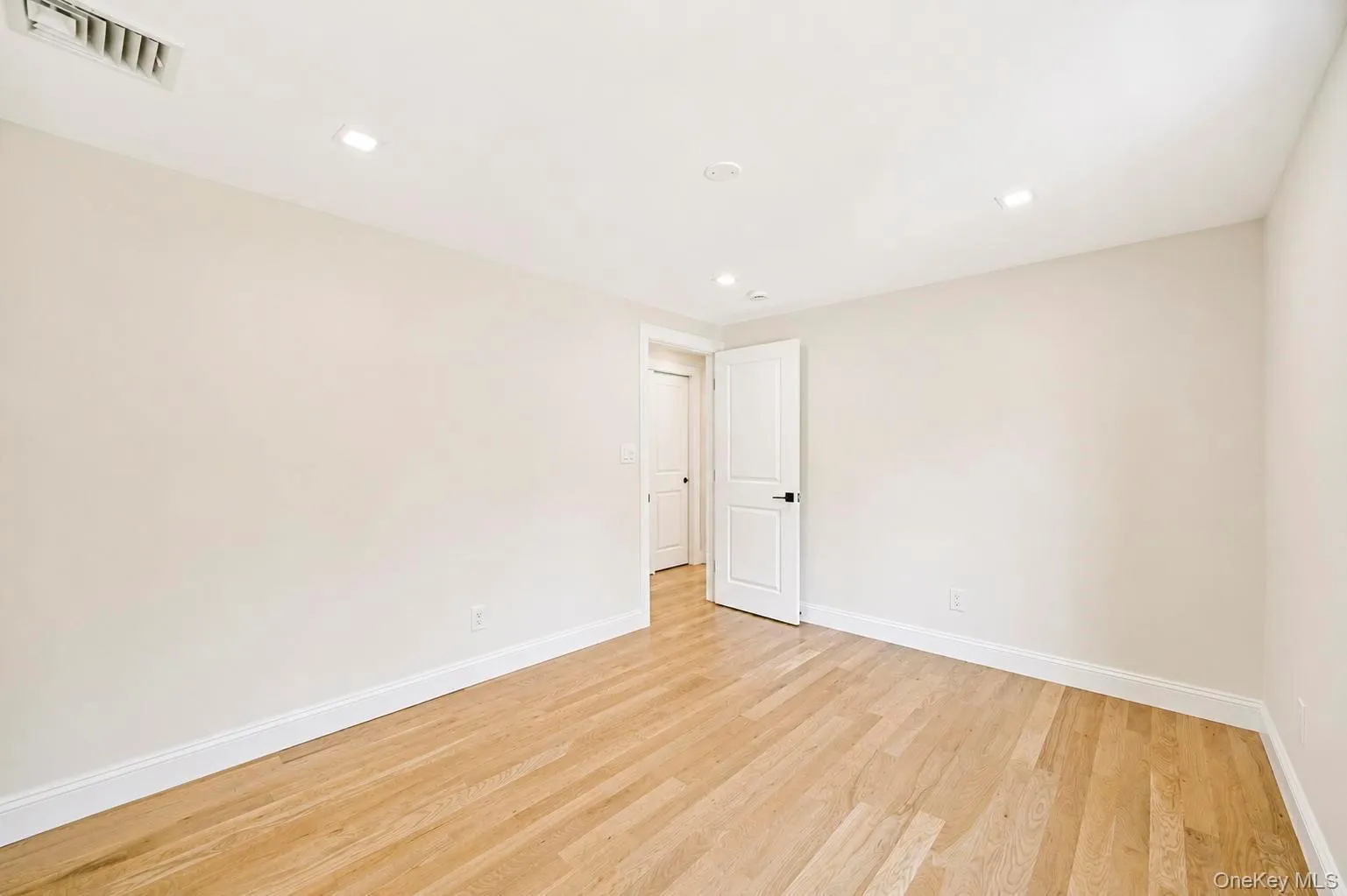 25 Crater Lake Drive, Brookhaven, NY, 4 Bedrooms Bedrooms, 8 Rooms Rooms,2 BathroomsBathrooms,Residential,For Rent,Crater Lake,0,1046323 25 Crater Lake Drive, Brookhaven, NY, 4 Bedrooms Bedrooms, 8 Rooms Rooms,2 BathroomsBathrooms,Residential,For Rent,Crater Lake,0,1046323