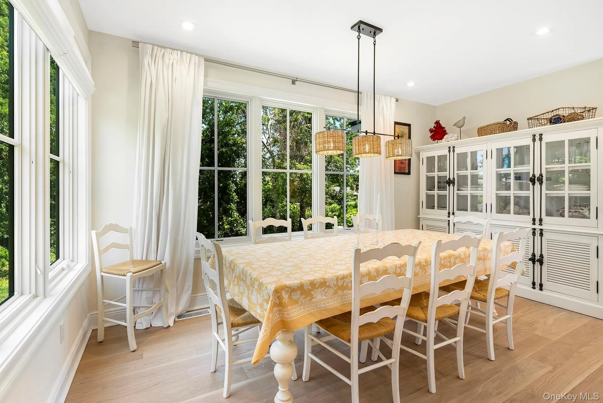 166 Greenwich Street, East Hampton, NY, 3 Bedrooms Bedrooms, 9 Rooms Rooms,2 BathroomsBathrooms,Residential,For Rent,Greenwich,0,1046325 166 Greenwich Street, East Hampton, NY, 3 Bedrooms Bedrooms, 9 Rooms Rooms,2 BathroomsBathrooms,Residential,For Rent,Greenwich,0,1046325
