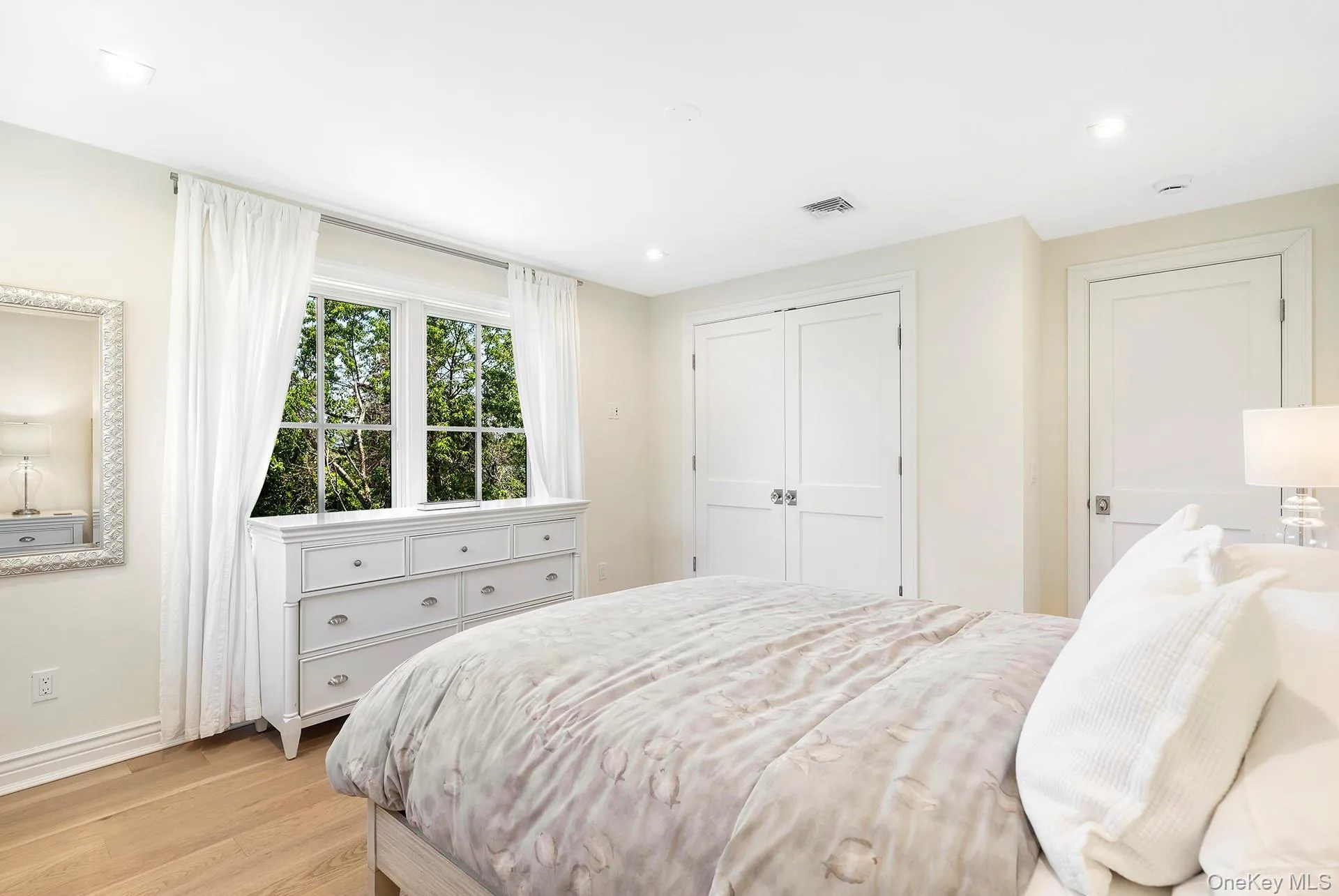166 Greenwich Street, East Hampton, NY, 3 Bedrooms Bedrooms, 9 Rooms Rooms,2 BathroomsBathrooms,Residential,For Rent,Greenwich,0,1046325 166 Greenwich Street, East Hampton, NY, 3 Bedrooms Bedrooms, 9 Rooms Rooms,2 BathroomsBathrooms,Residential,For Rent,Greenwich,0,1046325
