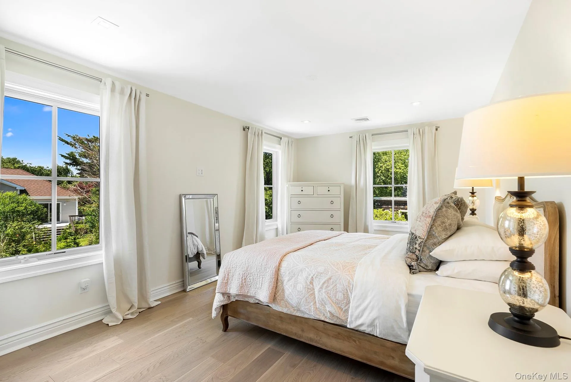 166 Greenwich Street, East Hampton, NY, 3 Bedrooms Bedrooms, 9 Rooms Rooms,2 BathroomsBathrooms,Residential,For Rent,Greenwich,0,1046325 166 Greenwich Street, East Hampton, NY, 3 Bedrooms Bedrooms, 9 Rooms Rooms,2 BathroomsBathrooms,Residential,For Rent,Greenwich,0,1046325