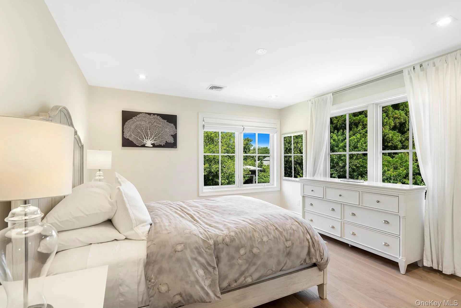 166 Greenwich Street, East Hampton, NY, 3 Bedrooms Bedrooms, 9 Rooms Rooms,2 BathroomsBathrooms,Residential,For Rent,Greenwich,0,1046325 166 Greenwich Street, East Hampton, NY, 3 Bedrooms Bedrooms, 9 Rooms Rooms,2 BathroomsBathrooms,Residential,For Rent,Greenwich,0,1046325