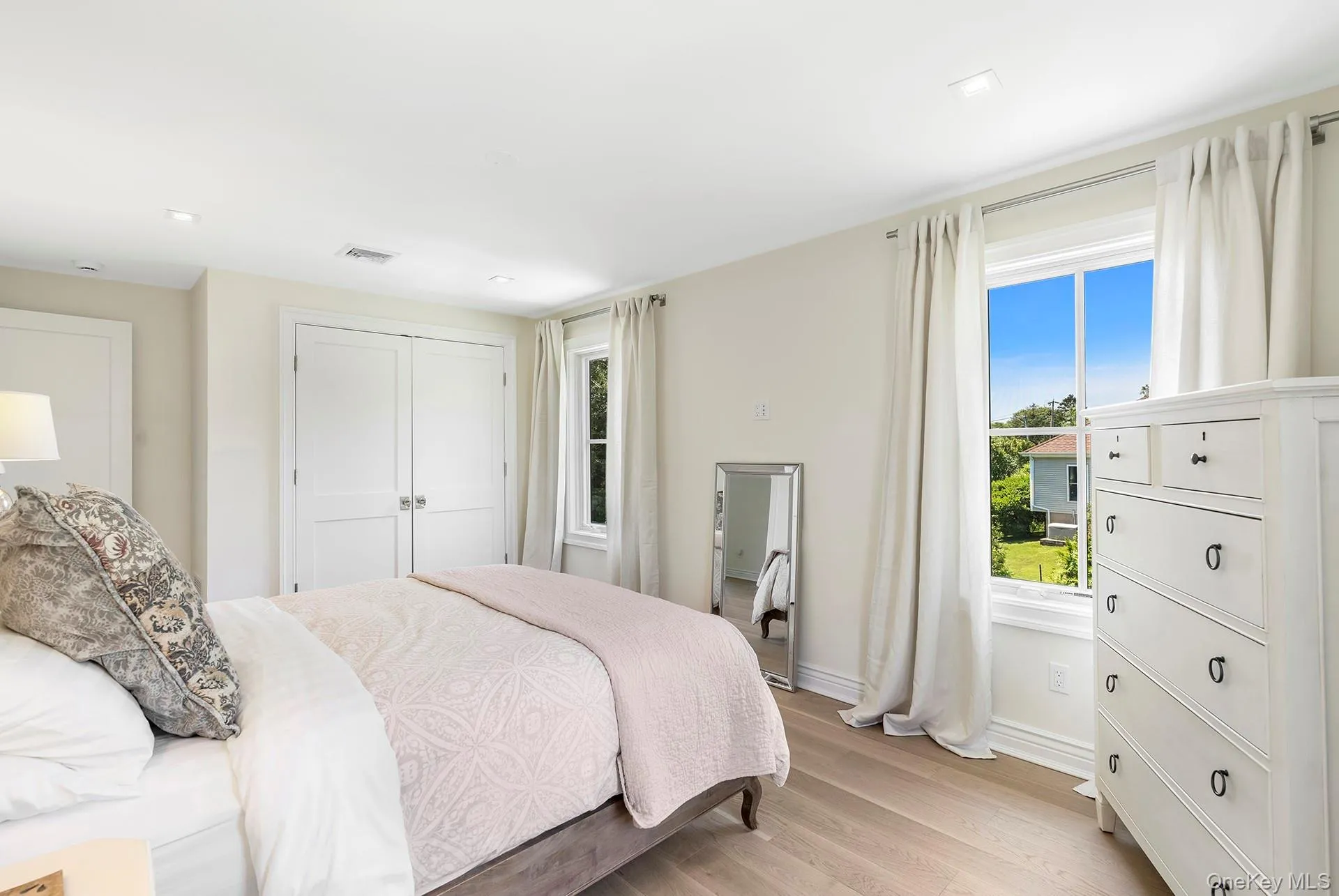 166 Greenwich Street, East Hampton, NY, 3 Bedrooms Bedrooms, 9 Rooms Rooms,2 BathroomsBathrooms,Residential,For Rent,Greenwich,0,1046325 166 Greenwich Street, East Hampton, NY, 3 Bedrooms Bedrooms, 9 Rooms Rooms,2 BathroomsBathrooms,Residential,For Rent,Greenwich,0,1046325