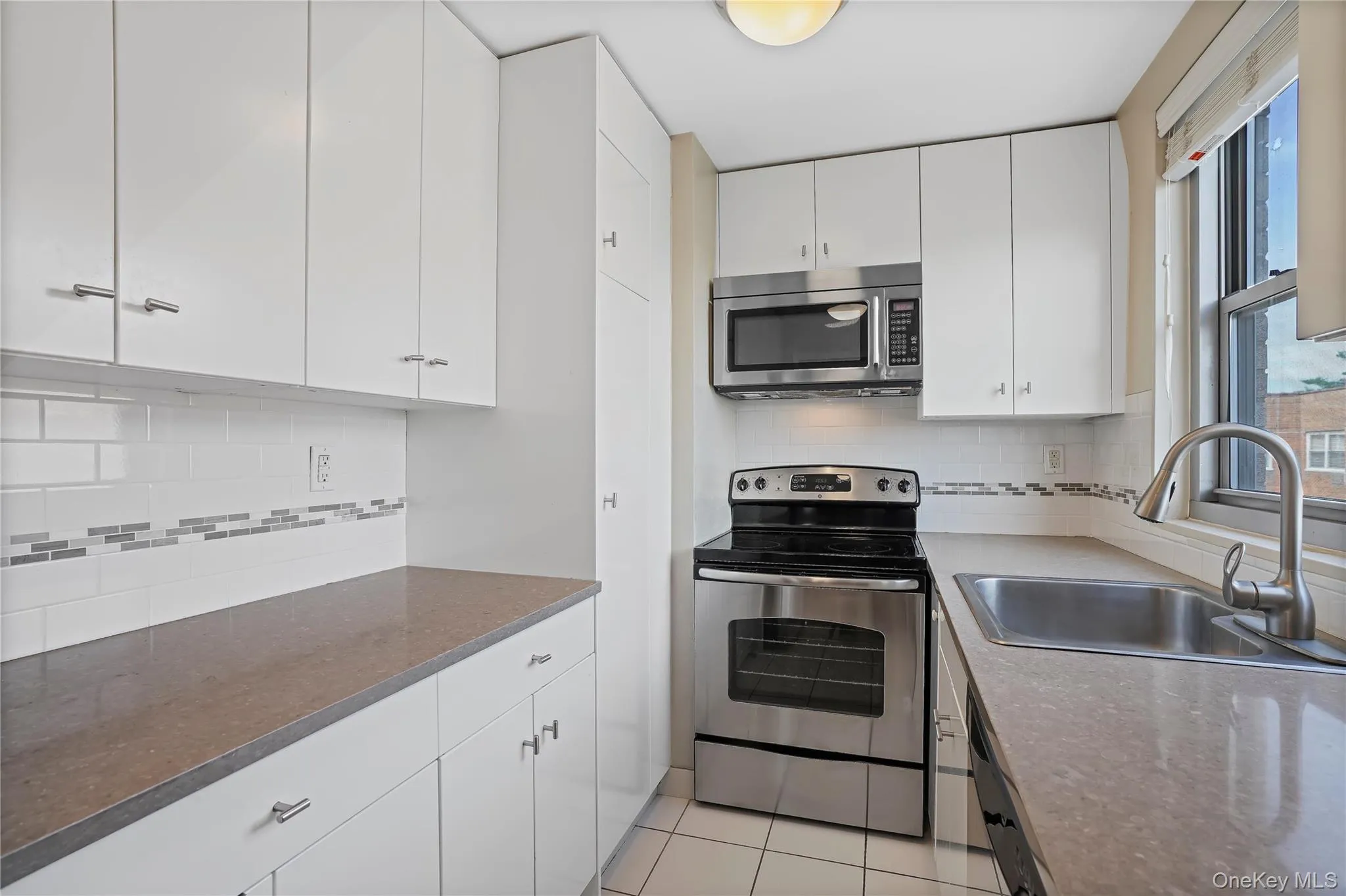 Great Storage & Counter Space! Great Storage & Counter Space!
