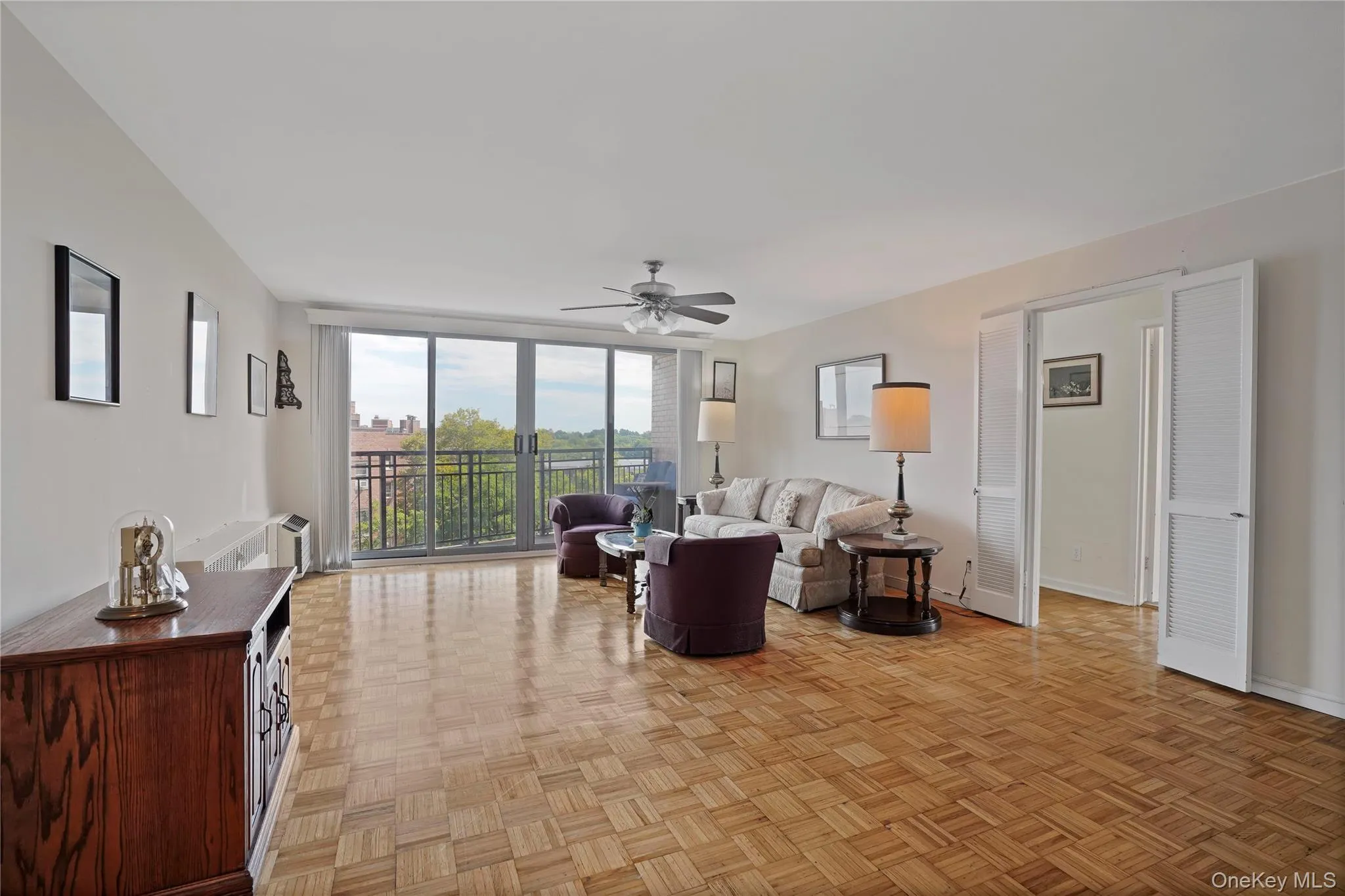 Huge Living Room With Ceiling Fan & Private Balcony Huge Living Room With Ceiling Fan & Private Balcony