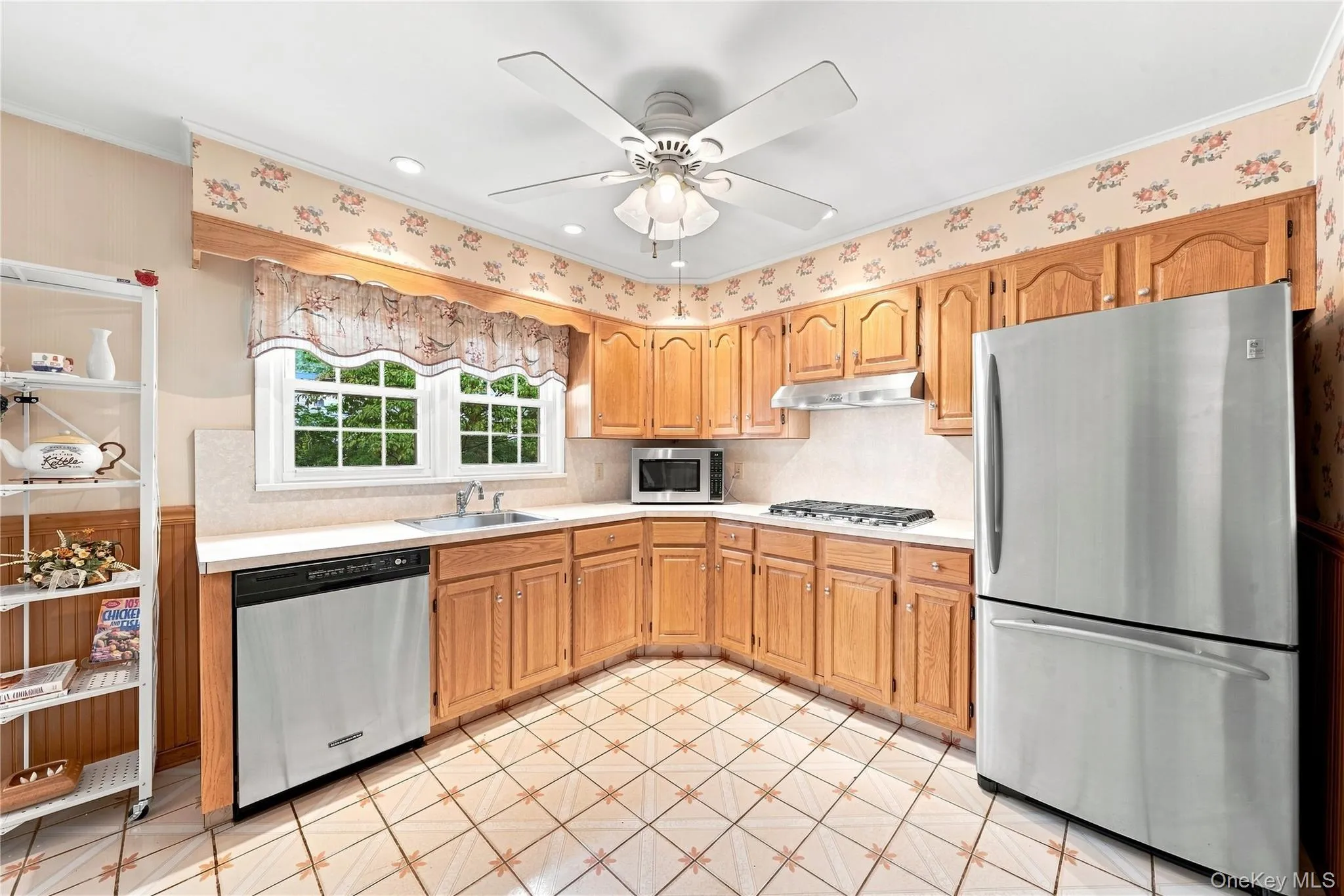 23 Roy Avenue, Islip, NY, 3 Bedrooms Bedrooms, 7 Rooms Rooms,1 BathroomBathrooms,Residential,For Rent,Roy,0,1046337 23 Roy Avenue, Islip, NY, 3 Bedrooms Bedrooms, 7 Rooms Rooms,1 BathroomBathrooms,Residential,For Rent,Roy,0,1046337