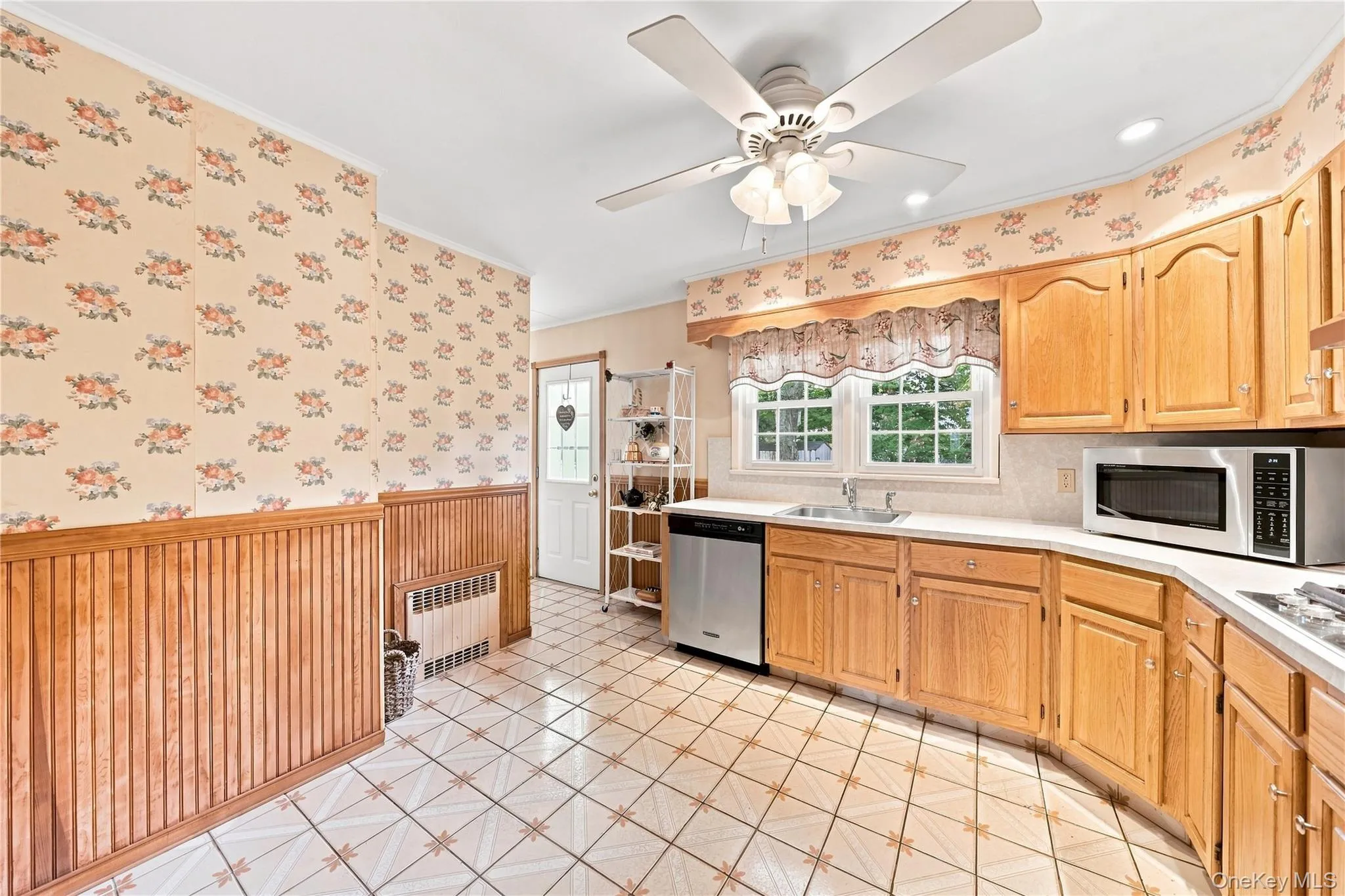 23 Roy Avenue, Islip, NY, 3 Bedrooms Bedrooms, 7 Rooms Rooms,1 BathroomBathrooms,Residential,For Rent,Roy,0,1046337 23 Roy Avenue, Islip, NY, 3 Bedrooms Bedrooms, 7 Rooms Rooms,1 BathroomBathrooms,Residential,For Rent,Roy,0,1046337