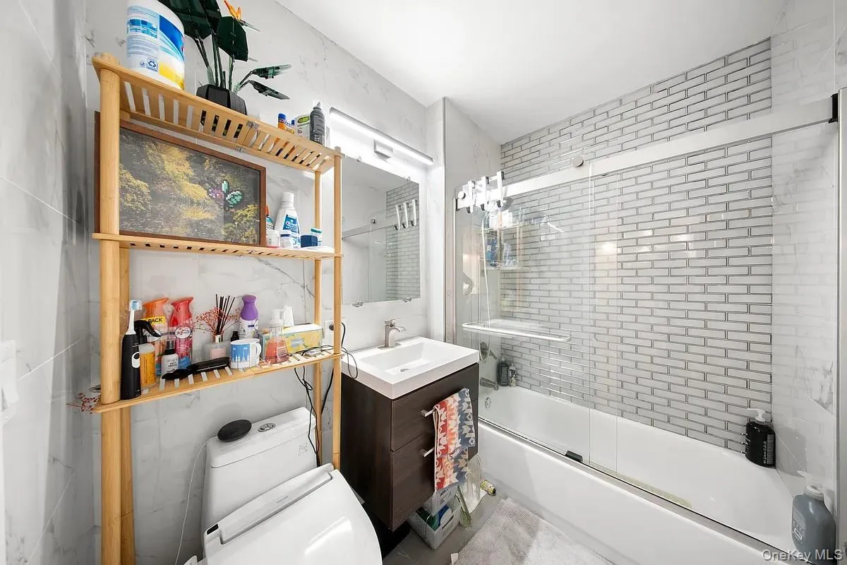474 48th Avenue, New York, NY, 1 Bedroom Bedrooms, 3 Rooms Rooms,1 BathroomBathrooms,Residential,For Rent,48th,0,1046338 474 48th Avenue, New York, NY, 1 Bedroom Bedrooms, 3 Rooms Rooms,1 BathroomBathrooms,Residential,For Rent,48th,0,1046338