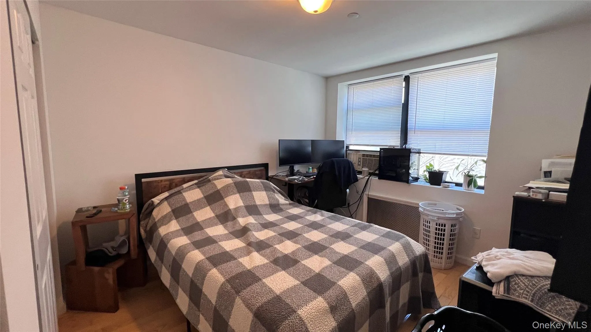 10-44 47th Avenue, New York, NY, 1 Bedroom Bedrooms, 3 Rooms Rooms,1 BathroomBathrooms,Residential Lease,For Rent,47th,0,1046339 10-44 47th Avenue, New York, NY, 1 Bedroom Bedrooms, 3 Rooms Rooms,1 BathroomBathrooms,Residential Lease,For Rent,47th,0,1046339
