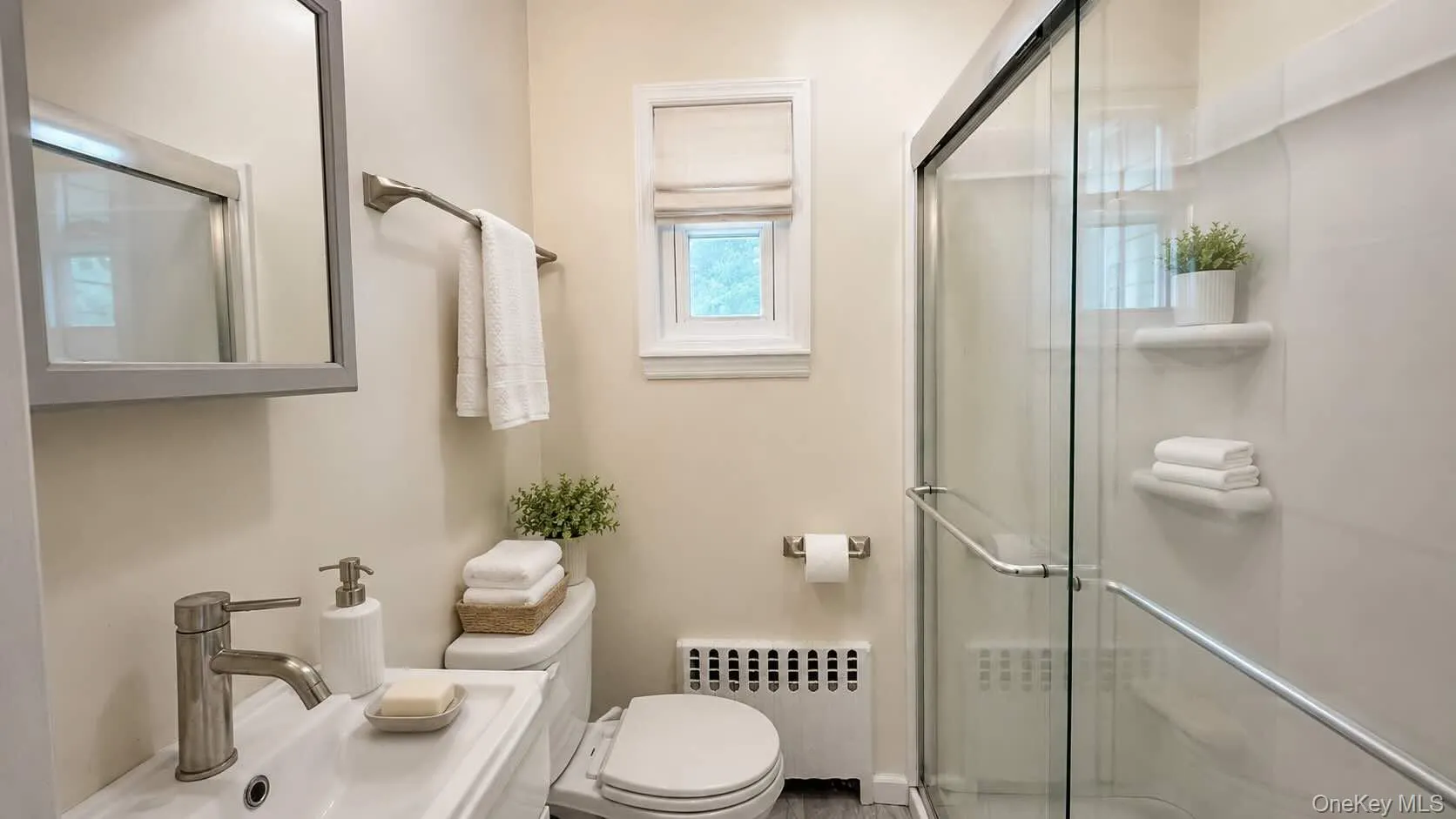 22 Ford Street, Glen Cove, NY, 2 Bedrooms Bedrooms, 5 Rooms Rooms,1 BathroomBathrooms,Residential Lease,For Rent,Ford,0,1046346 22 Ford Street, Glen Cove, NY, 2 Bedrooms Bedrooms, 5 Rooms Rooms,1 BathroomBathrooms,Residential Lease,For Rent,Ford,0,1046346