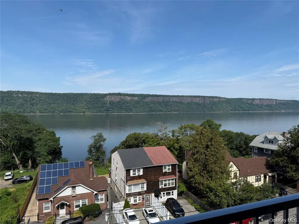 678 Warburton Avenue, Yonkers, NY, 2 Bedrooms Bedrooms, 4 Rooms Rooms,1 BathroomBathrooms,Residential,For Rent,Warburton,0,1046351 678 Warburton Avenue, Yonkers, NY, 2 Bedrooms Bedrooms, 4 Rooms Rooms,1 BathroomBathrooms,Residential,For Rent,Warburton,0,1046351