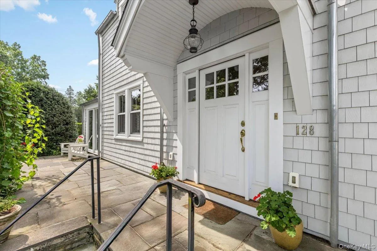128 RALPH Avenue, White Plains, NY, 4 Bedrooms Bedrooms, 8 Rooms Rooms,2 BathroomsBathrooms,Residential,For Rent,RALPH,0,1046373 128 RALPH Avenue, White Plains, NY, 4 Bedrooms Bedrooms, 8 Rooms Rooms,2 BathroomsBathrooms,Residential,For Rent,RALPH,0,1046373