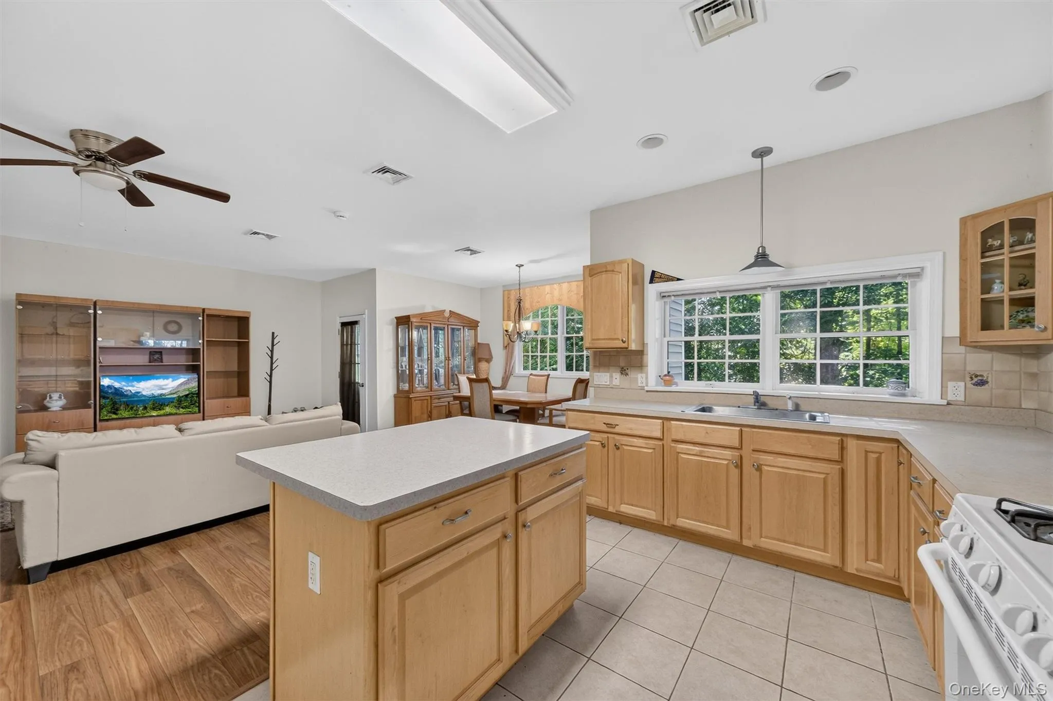 41 Lindy Drive, Carmel, NY, 5 Bedrooms Bedrooms, 9 Rooms Rooms,3 BathroomsBathrooms,Residential,For Rent,Lindy,0,1046376 41 Lindy Drive, Carmel, NY, 5 Bedrooms Bedrooms, 9 Rooms Rooms,3 BathroomsBathrooms,Residential,For Rent,Lindy,0,1046376