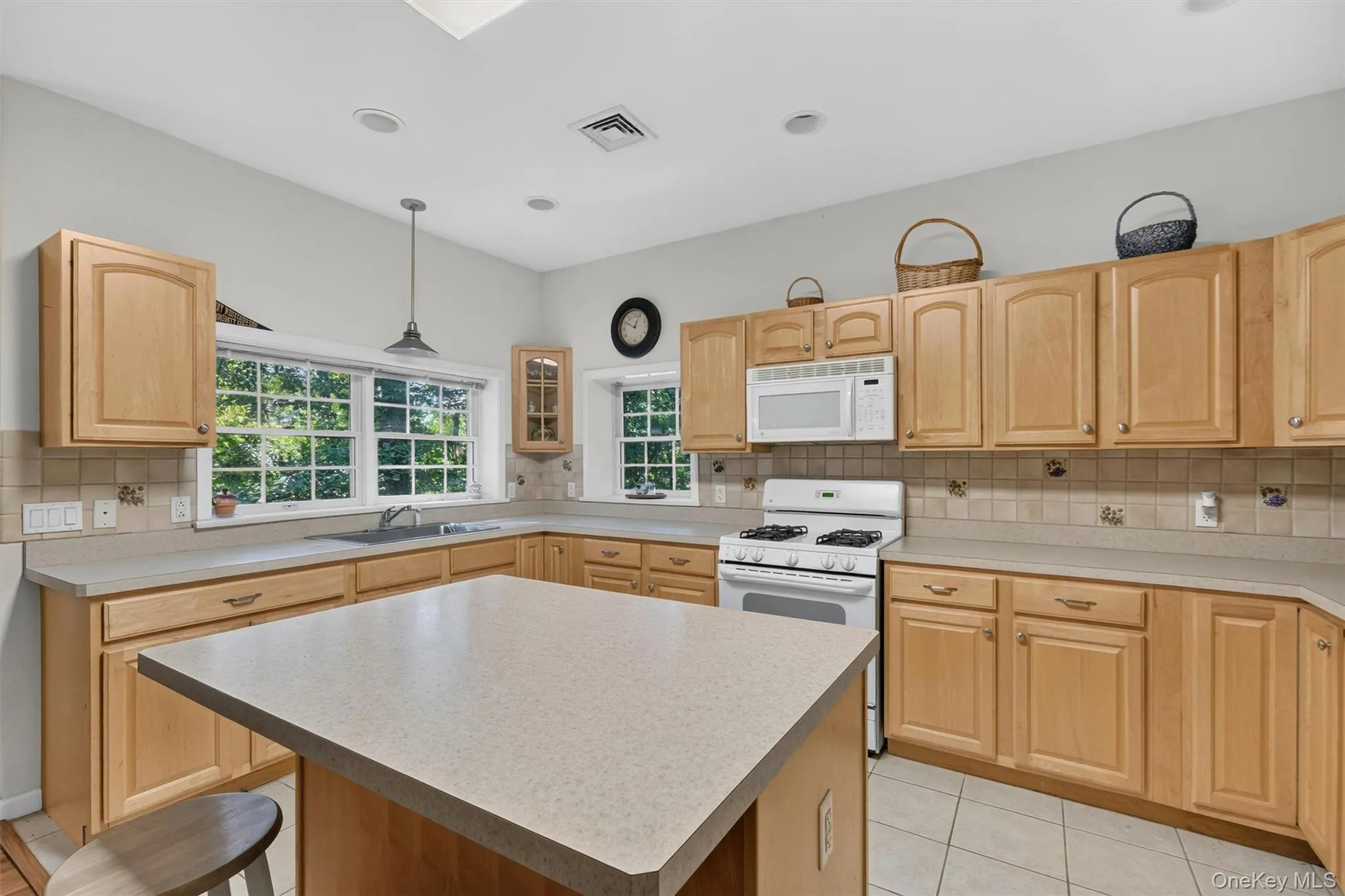 41 Lindy Drive, Carmel, NY, 5 Bedrooms Bedrooms, 9 Rooms Rooms,3 BathroomsBathrooms,Residential,For Rent,Lindy,0,1046376 41 Lindy Drive, Carmel, NY, 5 Bedrooms Bedrooms, 9 Rooms Rooms,3 BathroomsBathrooms,Residential,For Rent,Lindy,0,1046376