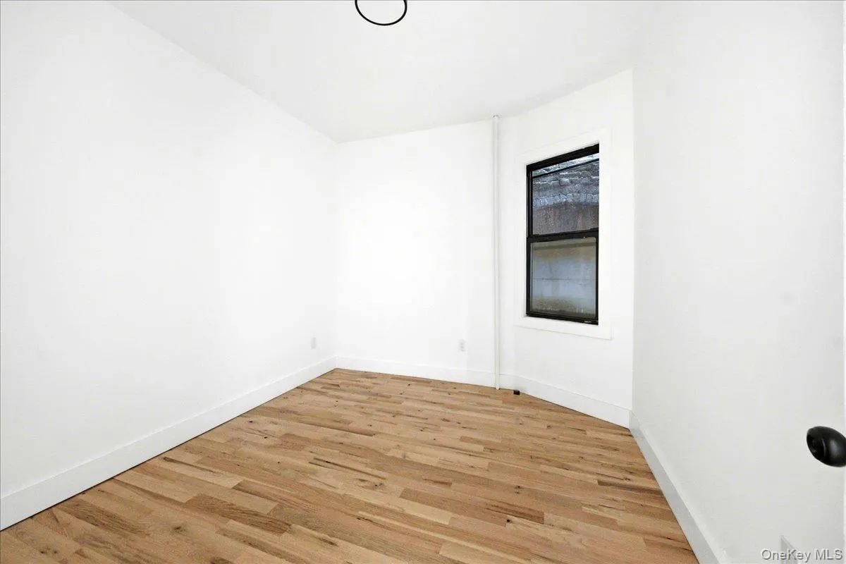 35 Lawrence Street, Yonkers, NY, 3 Bedrooms Bedrooms, 7 Rooms Rooms,1 BathroomBathrooms,Residential Lease,For Rent,Lawrence,0,1046378 35 Lawrence Street, Yonkers, NY, 3 Bedrooms Bedrooms, 7 Rooms Rooms,1 BathroomBathrooms,Residential Lease,For Rent,Lawrence,0,1046378