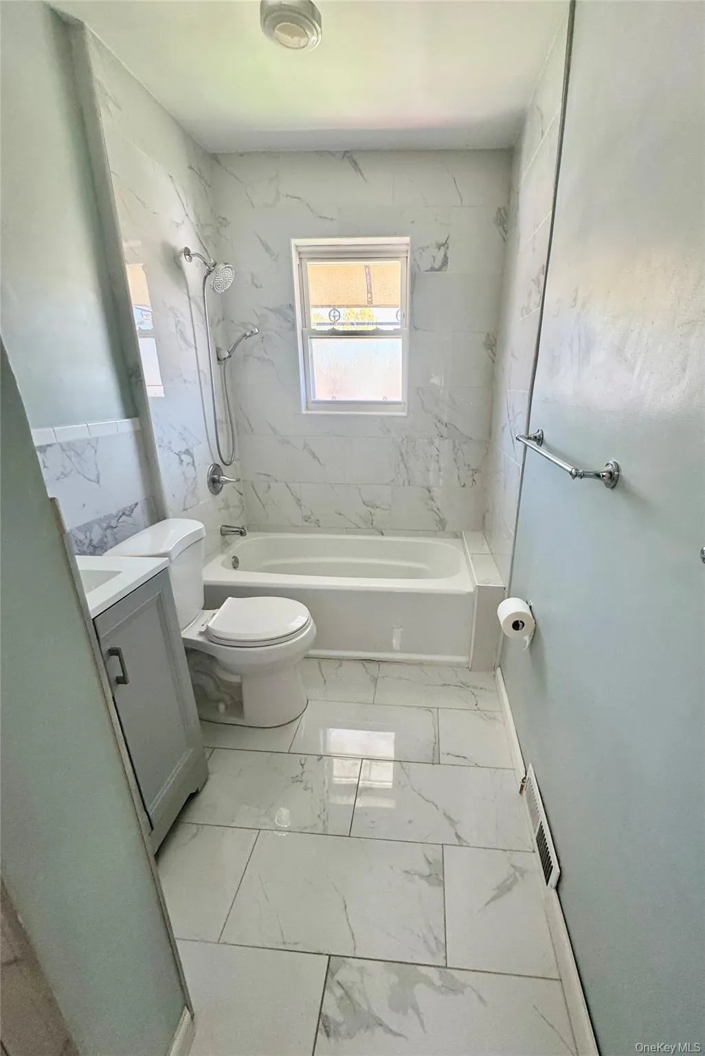 Fully renovated bathroom Fully renovated bathroom