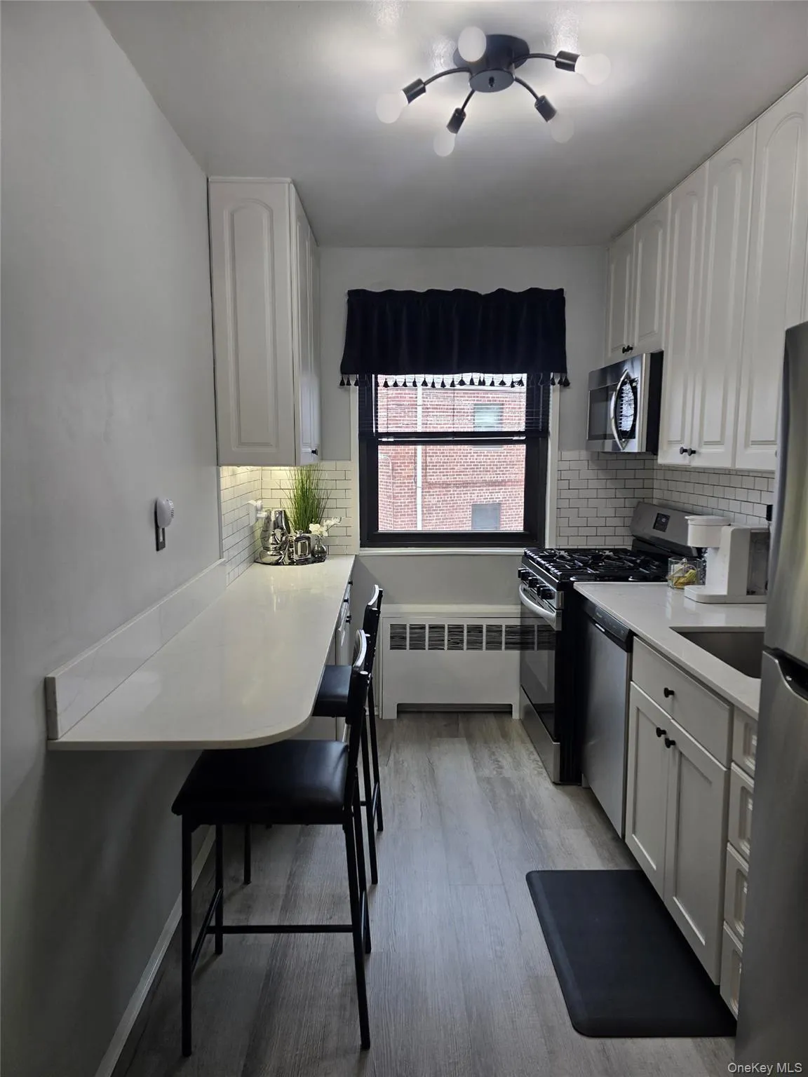 81-48 156th Ave, New York, NY, 3 Bedrooms Bedrooms, 6 Rooms Rooms,1 BathroomBathrooms,Residential,For Rent,156th Ave,0,1046392 81-48 156th Ave, New York, NY, 3 Bedrooms Bedrooms, 6 Rooms Rooms,1 BathroomBathrooms,Residential,For Rent,156th Ave,0,1046392