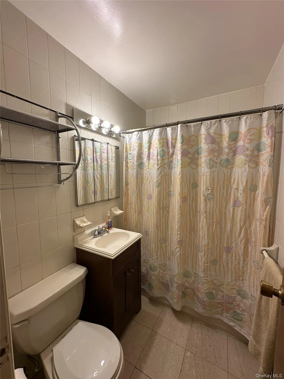 Tiled full bath with vanity and tub/shower. Tiled full bath with vanity and tub/shower.
