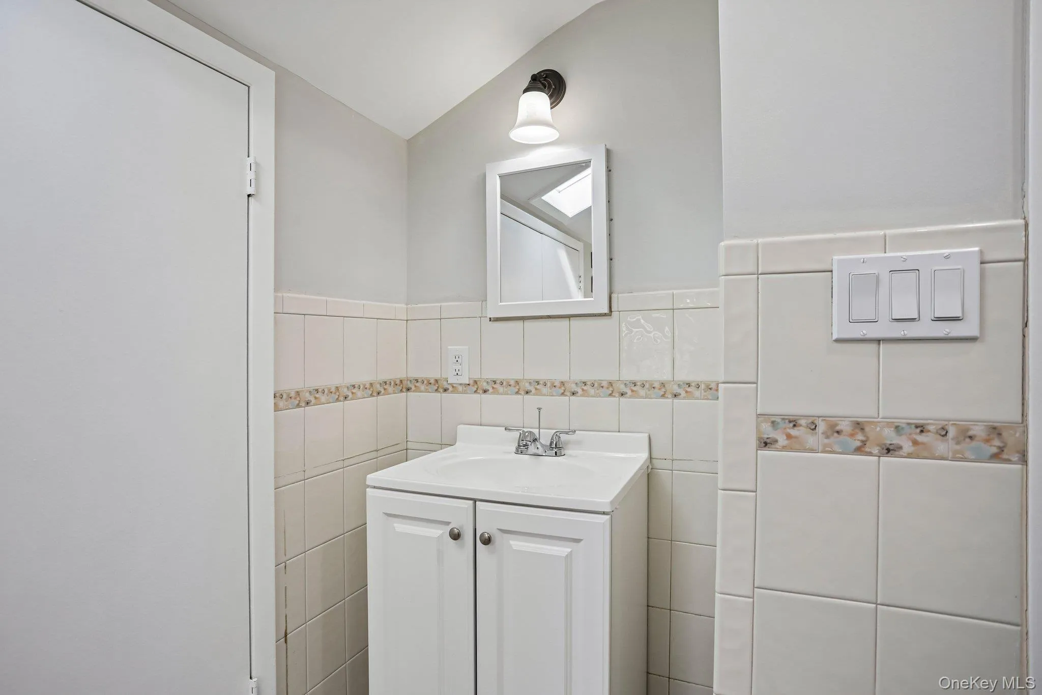 132 Ridge Road, Woodbury, NY, 3 Bedrooms Bedrooms, 6 Rooms Rooms,1 BathroomBathrooms,Residential,For Rent,Ridge,0,1046409 132 Ridge Road, Woodbury, NY, 3 Bedrooms Bedrooms, 6 Rooms Rooms,1 BathroomBathrooms,Residential,For Rent,Ridge,0,1046409
