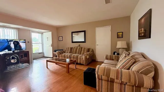 5 El Camino Court, Brookhaven, NY, 1 Bedroom Bedrooms, 3 Rooms Rooms,1 BathroomBathrooms,Residential,For Rent,El Camino,0,1046413 5 El Camino Court, Brookhaven, NY, 1 Bedroom Bedrooms, 3 Rooms Rooms,1 BathroomBathrooms,Residential,For Rent,El Camino,0,1046413
