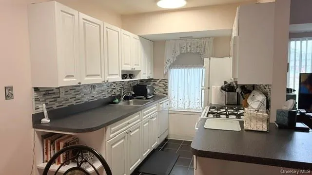 5 El Camino Court, Brookhaven, NY, 1 Bedroom Bedrooms, 3 Rooms Rooms,1 BathroomBathrooms,Residential,For Rent,El Camino,0,1046413 5 El Camino Court, Brookhaven, NY, 1 Bedroom Bedrooms, 3 Rooms Rooms,1 BathroomBathrooms,Residential,For Rent,El Camino,0,1046413
