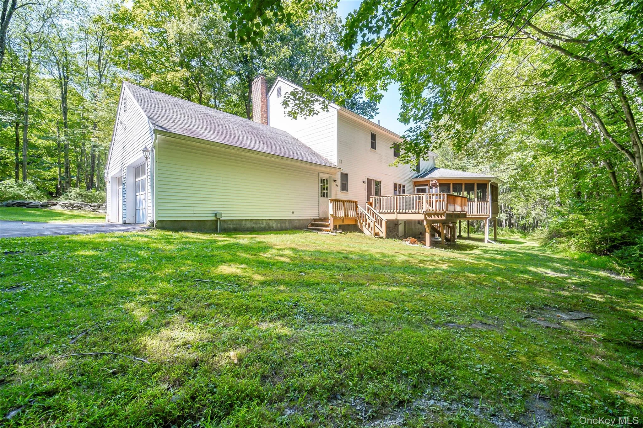 Expansive yard and 2 car garage Expansive yard and 2 car garage