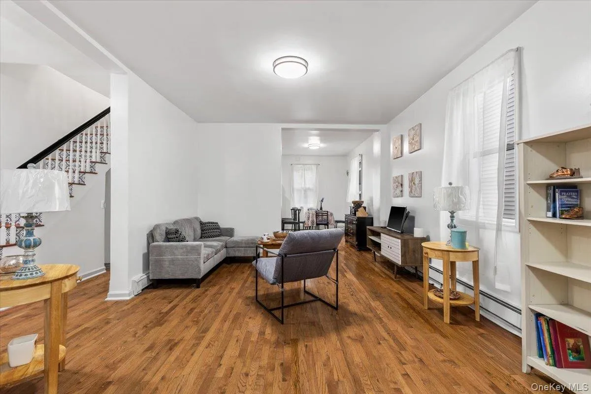 2516 Glebe Avenue, New York, NY, 3 Bedrooms Bedrooms, 6 Rooms Rooms,2 BathroomsBathrooms,Residential,For Rent,Glebe,0,1046433 2516 Glebe Avenue, New York, NY, 3 Bedrooms Bedrooms, 6 Rooms Rooms,2 BathroomsBathrooms,Residential,For Rent,Glebe,0,1046433