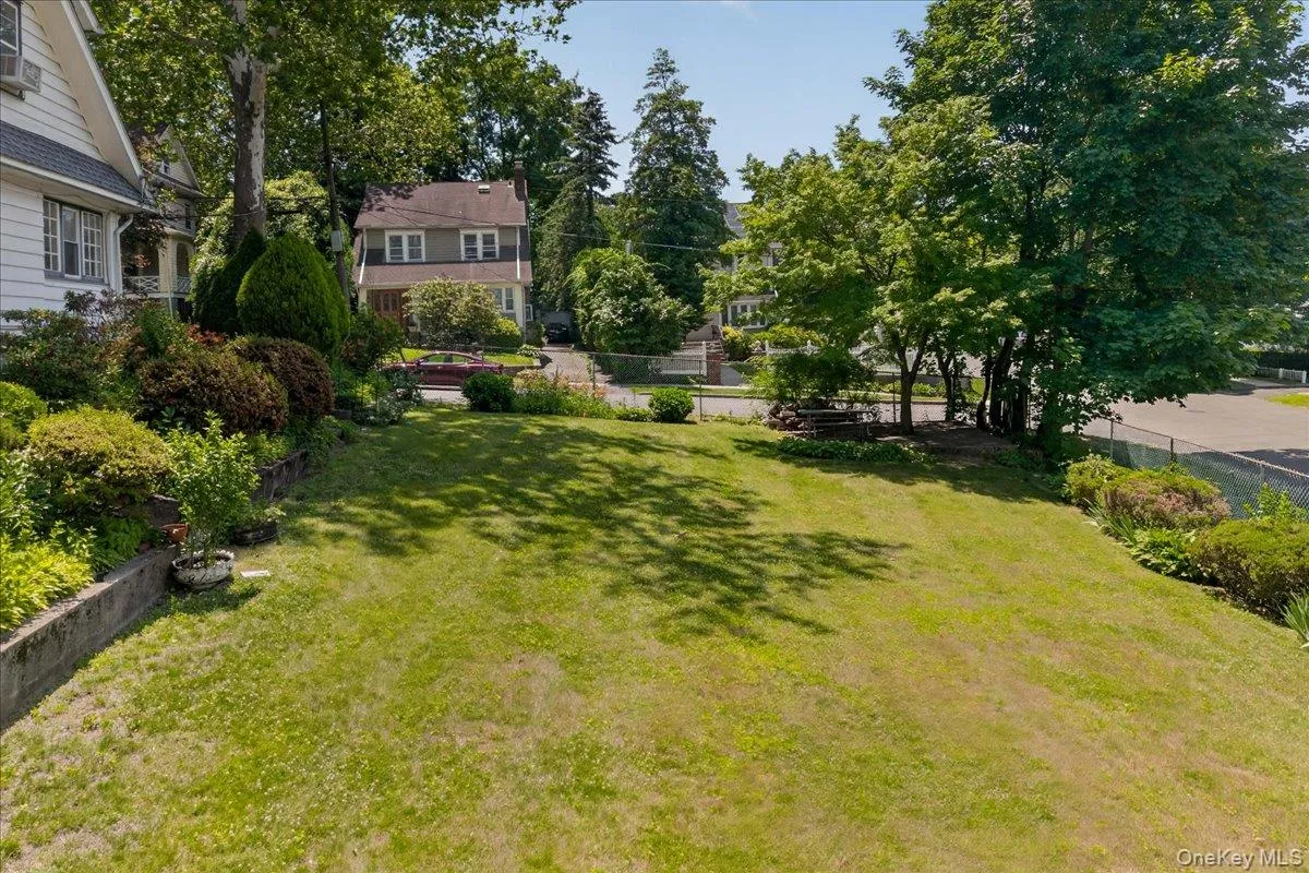 77 Irving Place, New Rochelle, NY, 3 Bedrooms Bedrooms, 7 Rooms Rooms,2 BathroomsBathrooms,Residential,For Rent,Irving,0,1046437 77 Irving Place, New Rochelle, NY, 3 Bedrooms Bedrooms, 7 Rooms Rooms,2 BathroomsBathrooms,Residential,For Rent,Irving,0,1046437