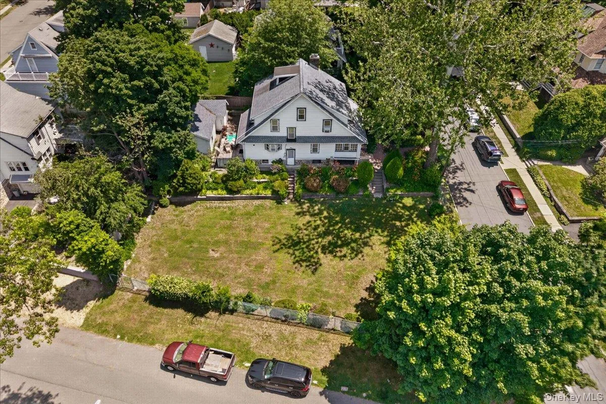 77 Irving Place, New Rochelle, NY, 3 Bedrooms Bedrooms, 7 Rooms Rooms,2 BathroomsBathrooms,Residential,For Rent,Irving,0,1046437 77 Irving Place, New Rochelle, NY, 3 Bedrooms Bedrooms, 7 Rooms Rooms,2 BathroomsBathrooms,Residential,For Rent,Irving,0,1046437