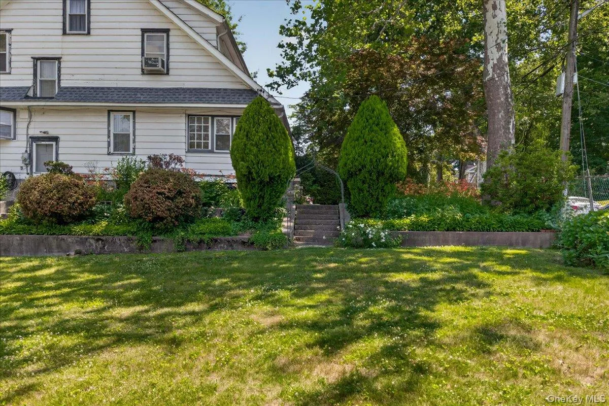 77 Irving Place, New Rochelle, NY, 3 Bedrooms Bedrooms, 7 Rooms Rooms,2 BathroomsBathrooms,Residential,For Rent,Irving,0,1046437 77 Irving Place, New Rochelle, NY, 3 Bedrooms Bedrooms, 7 Rooms Rooms,2 BathroomsBathrooms,Residential,For Rent,Irving,0,1046437