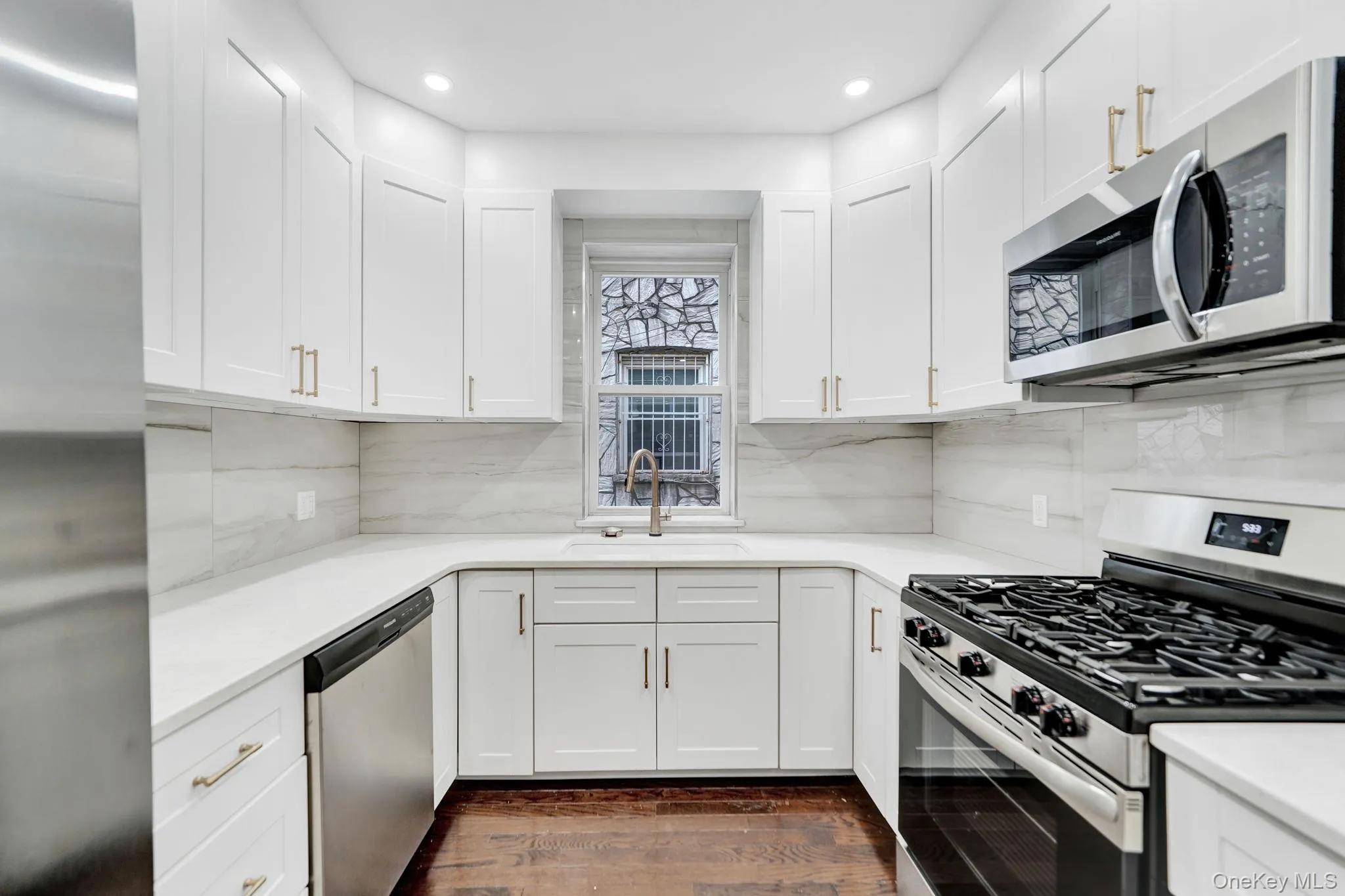 251 E 46th Street, New York, NY, 3 Bedrooms Bedrooms, 5 Rooms Rooms,1 BathroomBathrooms,Residential Lease,For Rent,E 46th,0,1046444 251 E 46th Street, New York, NY, 3 Bedrooms Bedrooms, 5 Rooms Rooms,1 BathroomBathrooms,Residential Lease,For Rent,E 46th,0,1046444
