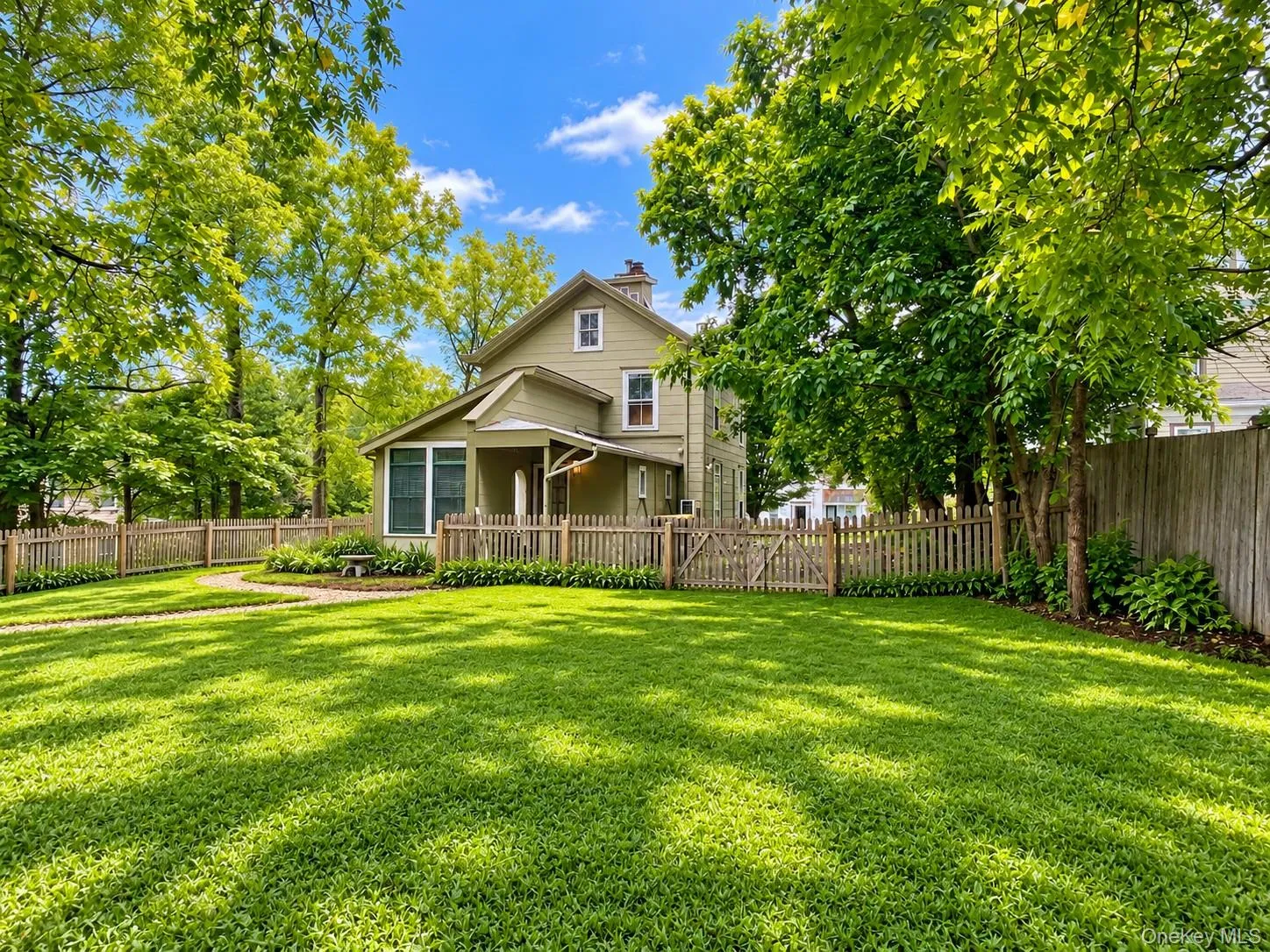 Large and level yard space. Large and level yard space.