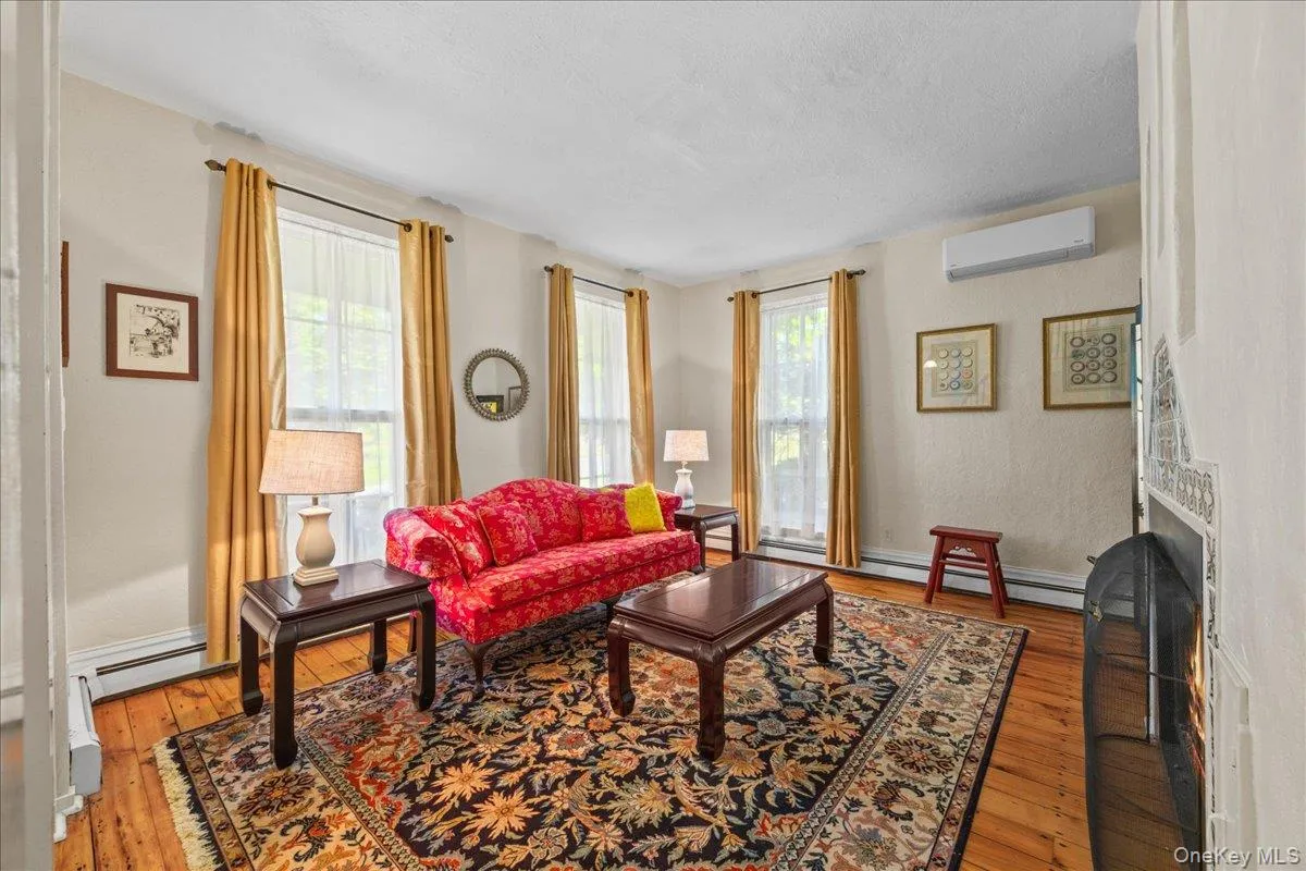 85 West Street, Warwick (town), NY, 3 Bedrooms Bedrooms, 9 Rooms Rooms,1 BathroomBathrooms,Residential,For Rent,West,0,1046455 85 West Street, Warwick (town), NY, 3 Bedrooms Bedrooms, 9 Rooms Rooms,1 BathroomBathrooms,Residential,For Rent,West,0,1046455