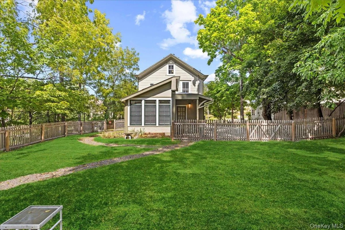 85 West Street, Warwick (town), NY, 3 Bedrooms Bedrooms, 9 Rooms Rooms,1 BathroomBathrooms,Residential,For Rent,West,0,1046455 85 West Street, Warwick (town), NY, 3 Bedrooms Bedrooms, 9 Rooms Rooms,1 BathroomBathrooms,Residential,For Rent,West,0,1046455