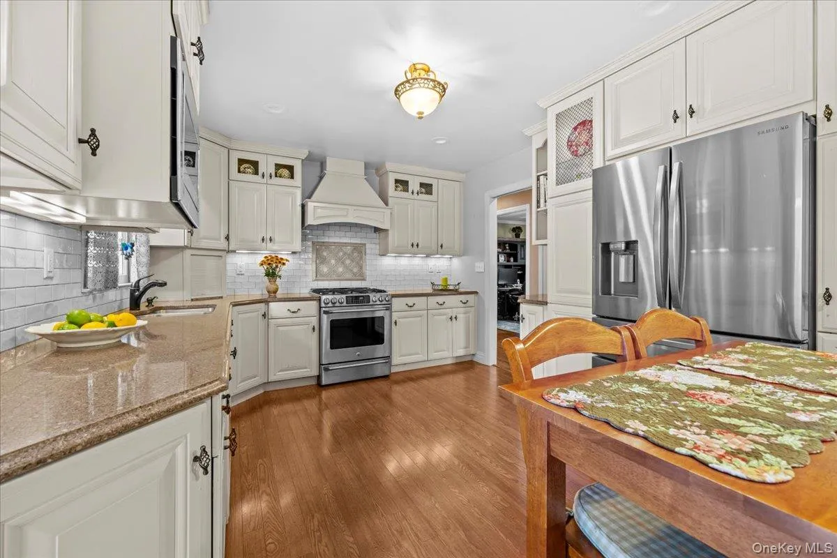 15 Robinson Avenue, Bedford, NY, 3 Bedrooms Bedrooms, 7 Rooms Rooms,2 BathroomsBathrooms,Residential,For Rent,Robinson,0,1046458 15 Robinson Avenue, Bedford, NY, 3 Bedrooms Bedrooms, 7 Rooms Rooms,2 BathroomsBathrooms,Residential,For Rent,Robinson,0,1046458