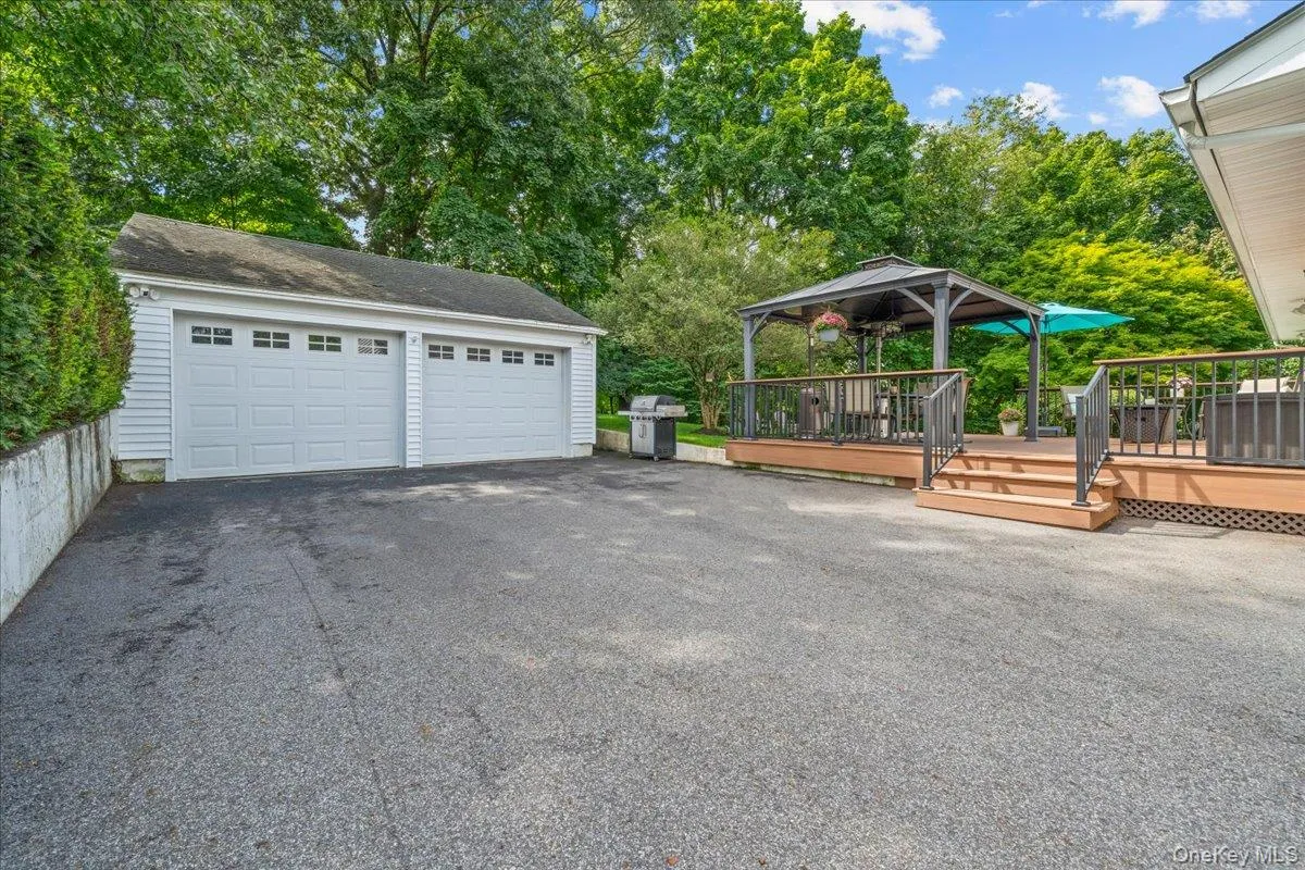 15 Robinson Avenue, Bedford, NY, 3 Bedrooms Bedrooms, 7 Rooms Rooms,2 BathroomsBathrooms,Residential,For Rent,Robinson,0,1046458 15 Robinson Avenue, Bedford, NY, 3 Bedrooms Bedrooms, 7 Rooms Rooms,2 BathroomsBathrooms,Residential,For Rent,Robinson,0,1046458