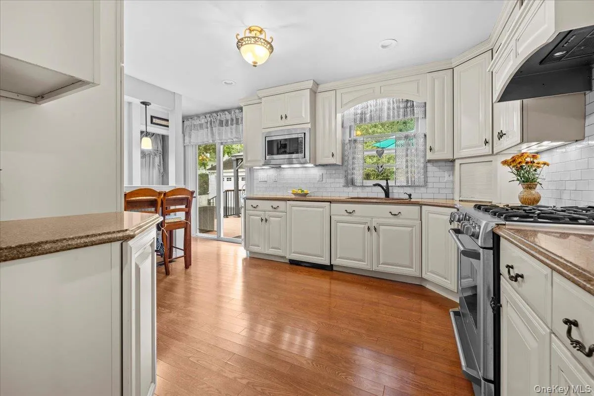 15 Robinson Avenue, Bedford, NY, 3 Bedrooms Bedrooms, 7 Rooms Rooms,2 BathroomsBathrooms,Residential,For Rent,Robinson,0,1046458 15 Robinson Avenue, Bedford, NY, 3 Bedrooms Bedrooms, 7 Rooms Rooms,2 BathroomsBathrooms,Residential,For Rent,Robinson,0,1046458