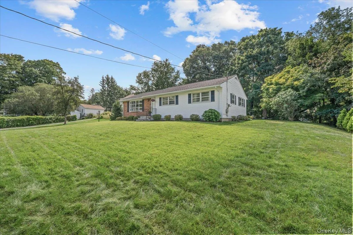 15 Robinson Avenue, Bedford, NY, 3 Bedrooms Bedrooms, 7 Rooms Rooms,2 BathroomsBathrooms,Residential,For Rent,Robinson,0,1046458 15 Robinson Avenue, Bedford, NY, 3 Bedrooms Bedrooms, 7 Rooms Rooms,2 BathroomsBathrooms,Residential,For Rent,Robinson,0,1046458