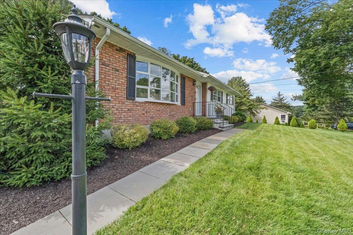 15 Robinson Avenue, Bedford, NY, 3 Bedrooms Bedrooms, 7 Rooms Rooms,2 BathroomsBathrooms,Residential,For Rent,Robinson,0,1046458 15 Robinson Avenue, Bedford, NY, 3 Bedrooms Bedrooms, 7 Rooms Rooms,2 BathroomsBathrooms,Residential,For Rent,Robinson,0,1046458