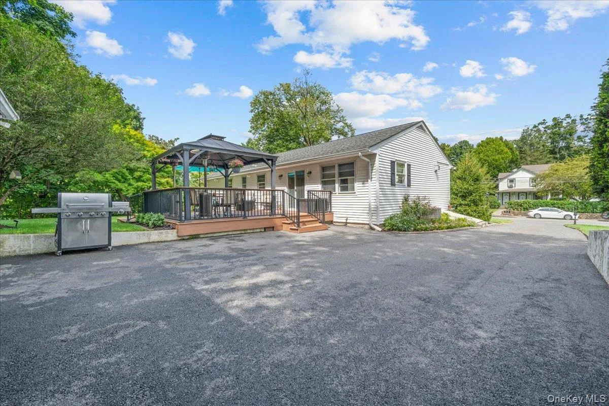 15 Robinson Avenue, Bedford, NY, 3 Bedrooms Bedrooms, 7 Rooms Rooms,2 BathroomsBathrooms,Residential,For Rent,Robinson,0,1046458 15 Robinson Avenue, Bedford, NY, 3 Bedrooms Bedrooms, 7 Rooms Rooms,2 BathroomsBathrooms,Residential,For Rent,Robinson,0,1046458
